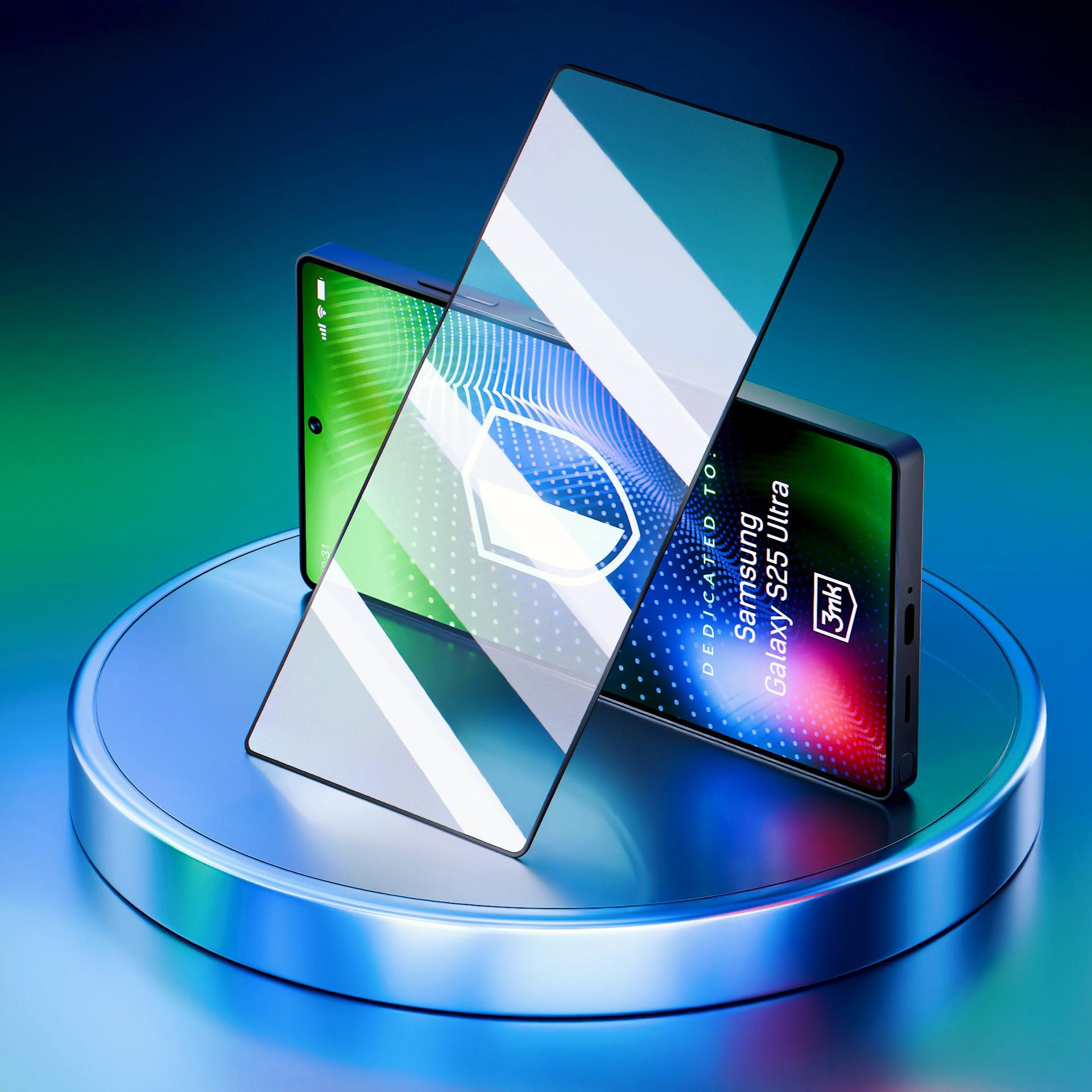 Dwa telefony Samsung Galaxy S25 Ultra z foliami ochronnymi na metalowej podstawie. Na ekranie widnieje tarcza.