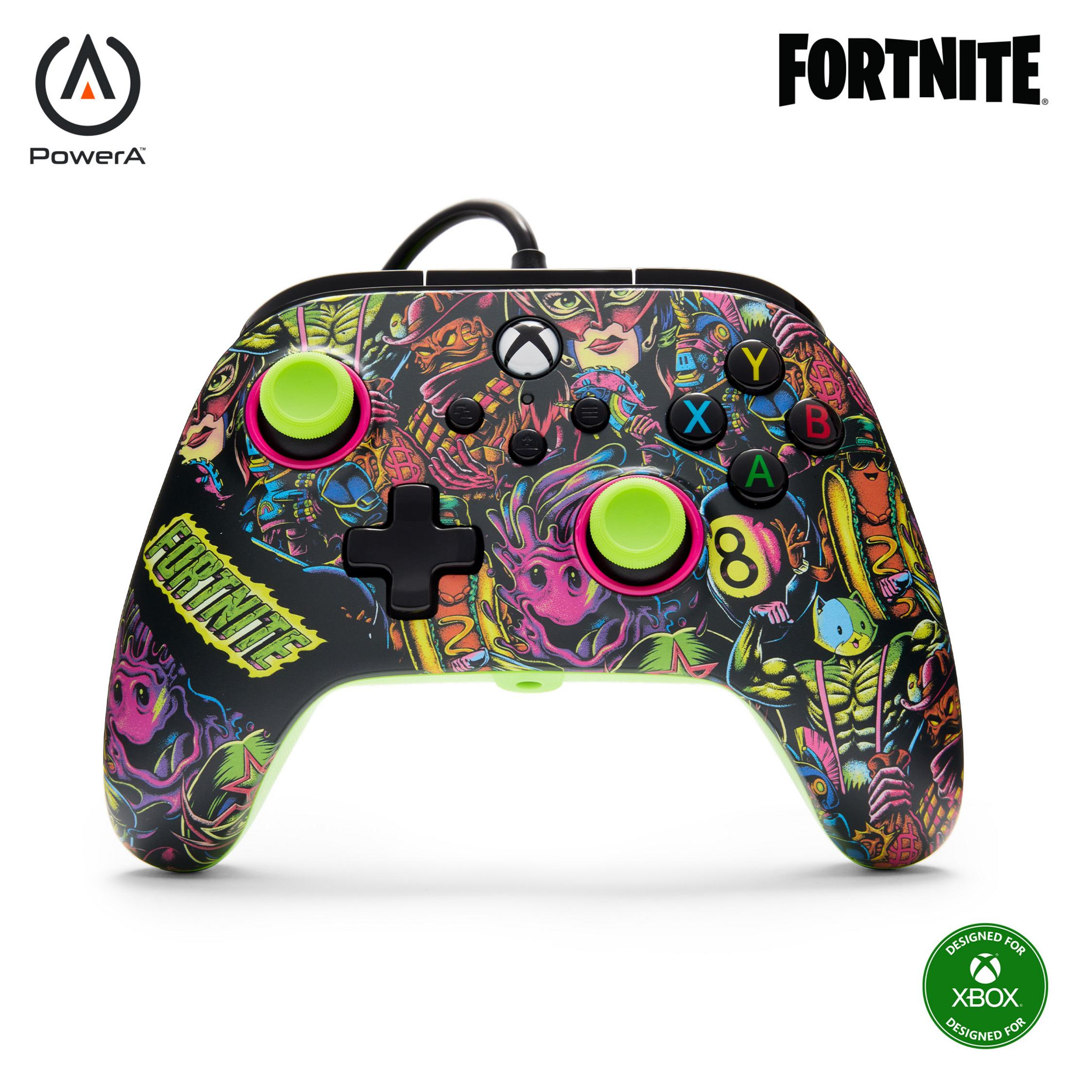 Un controller Xbox PowerA a tema Fortnite con colori vivaci e grafica dei personaggi, su uno sfondo bianco.