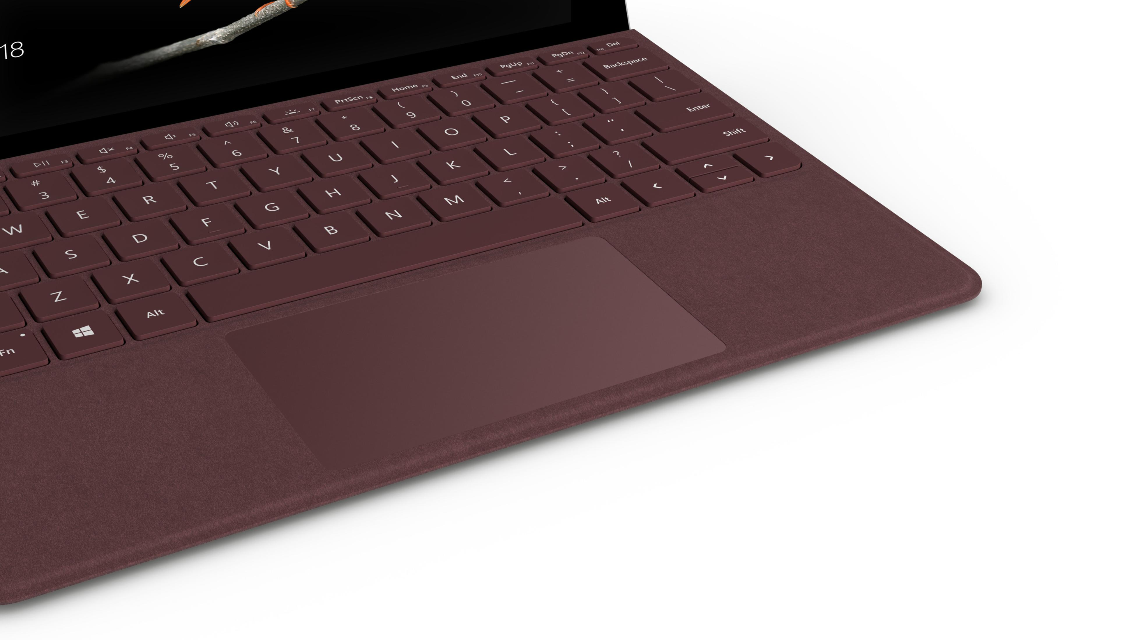 Eine dunkelrote Tastatur ist abgewinkelt mit weißem Hintergrund.