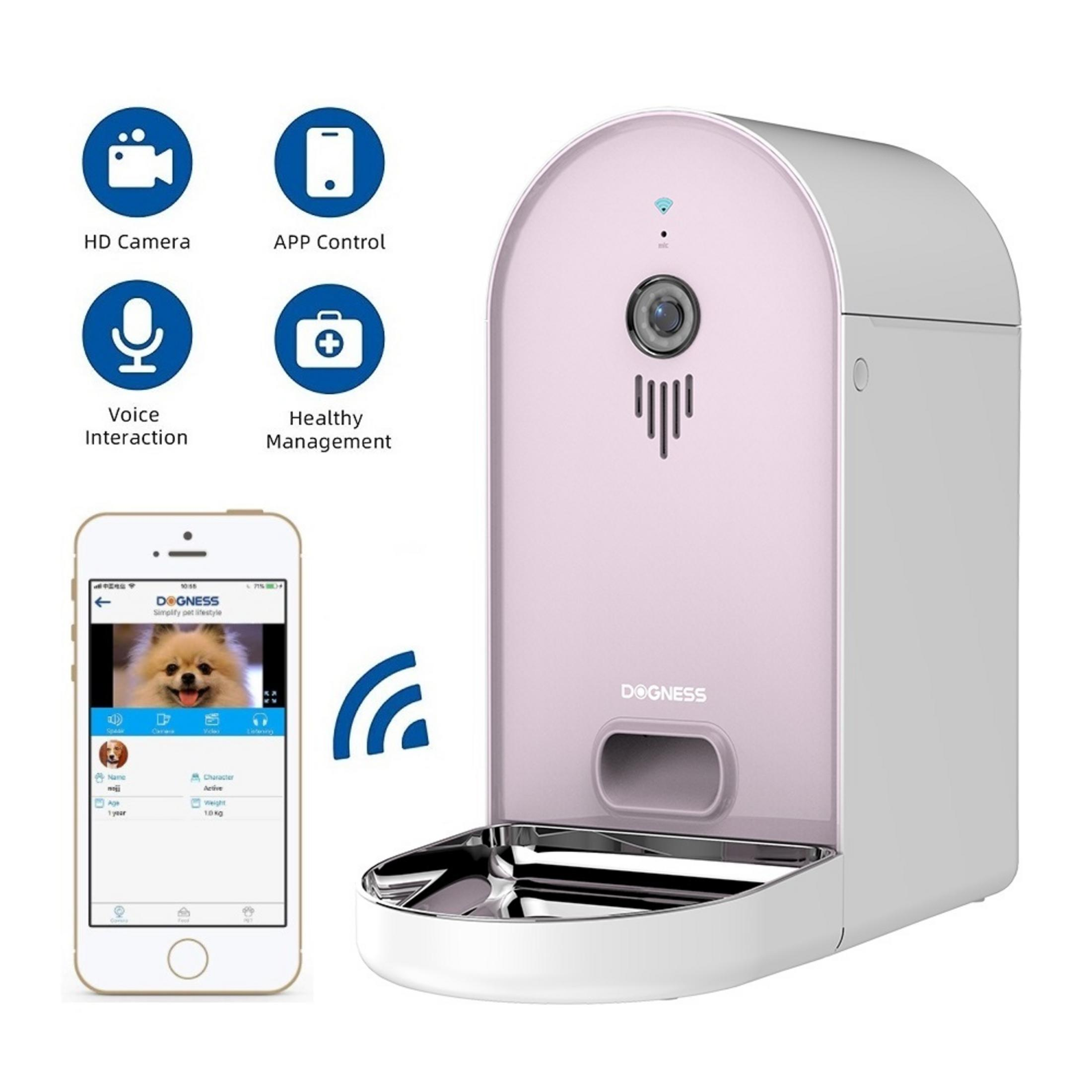 Ein weißer und rosa automatischer Futterautomat für Haustiere mit App-Symbolen und einem Smartphone, das das Bild eines Hundes anzeigt.