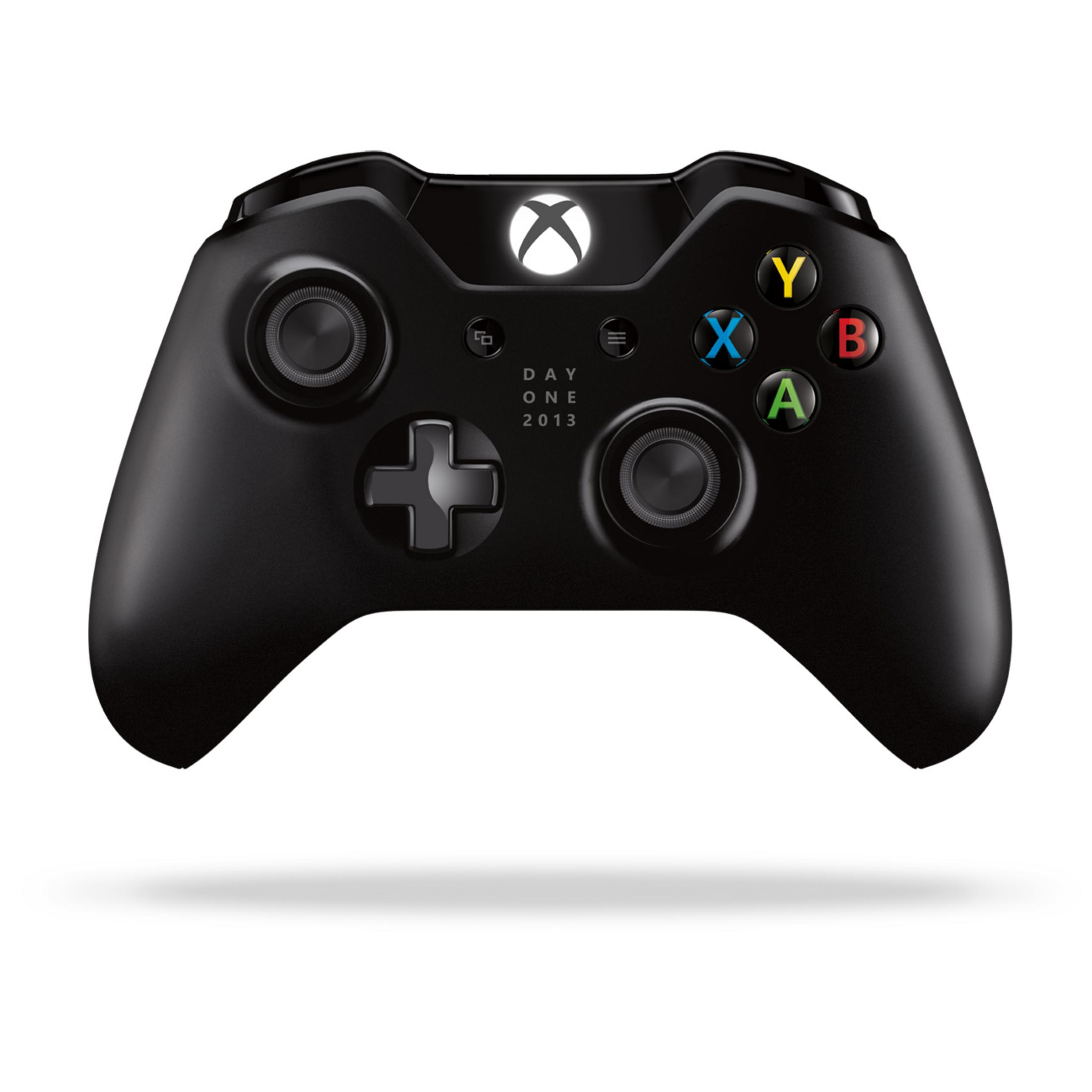 Ein schwarzer Xbox One Controller mit farbigen Tasten, schwebend auf weißem Hintergrund.