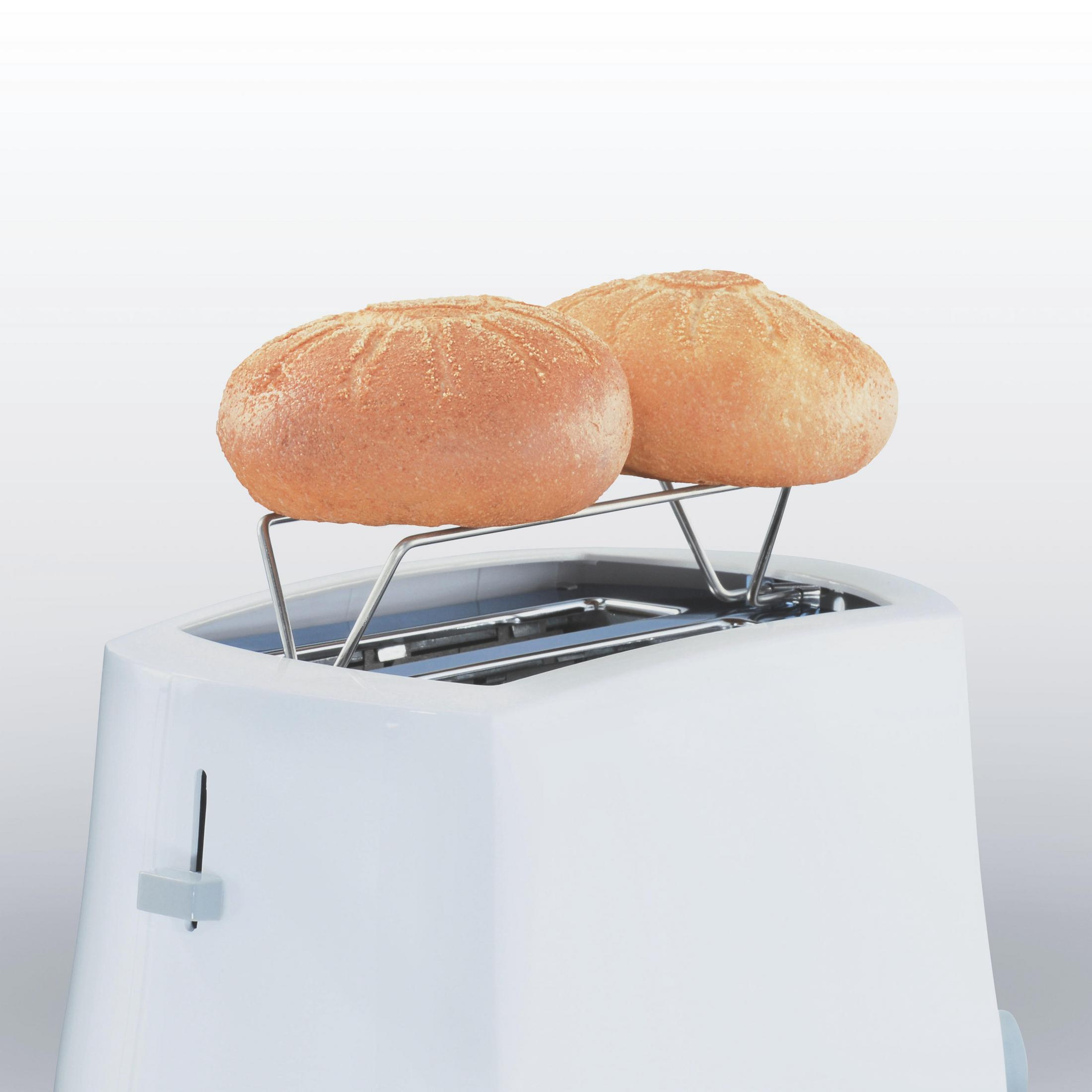Ein weißer Toaster mit zwei Brötchen auf einem Rost, vor einem weißen Hintergrund.
