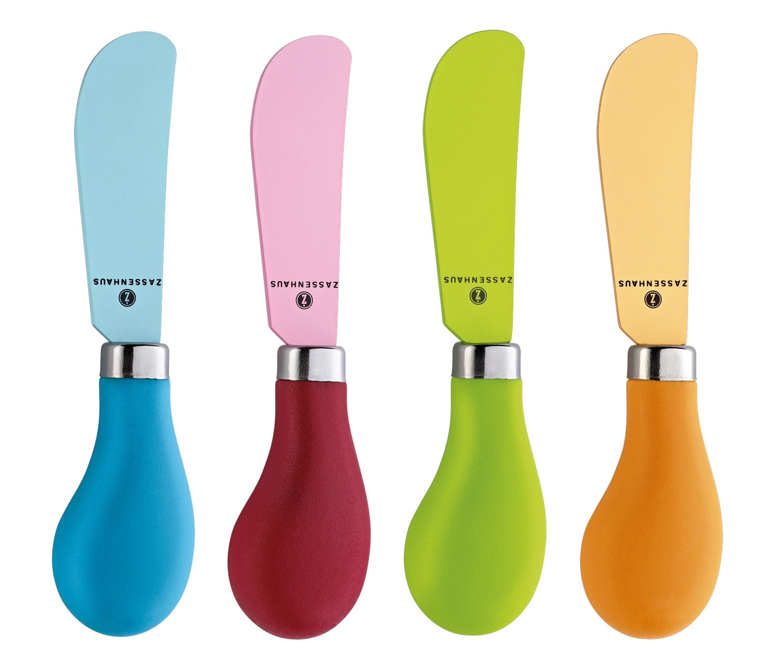 Vier Streichmesser mit bunten Klingen: blau, rosa, grün und orange, mit silbernen Hälsen und passenden Griffen.