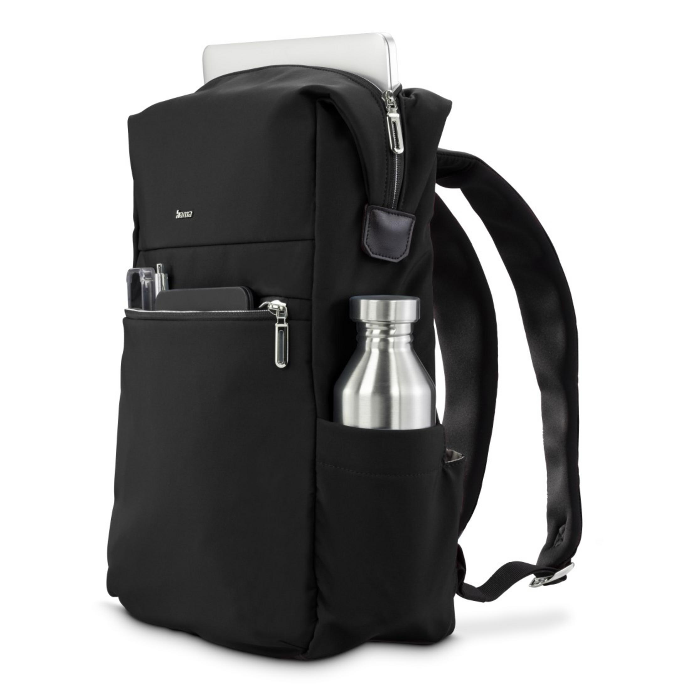Das Bild zeigt einen schwarzen Rucksack mit Taschen, die einen Laptop und eine Wasserflasche enthalten.