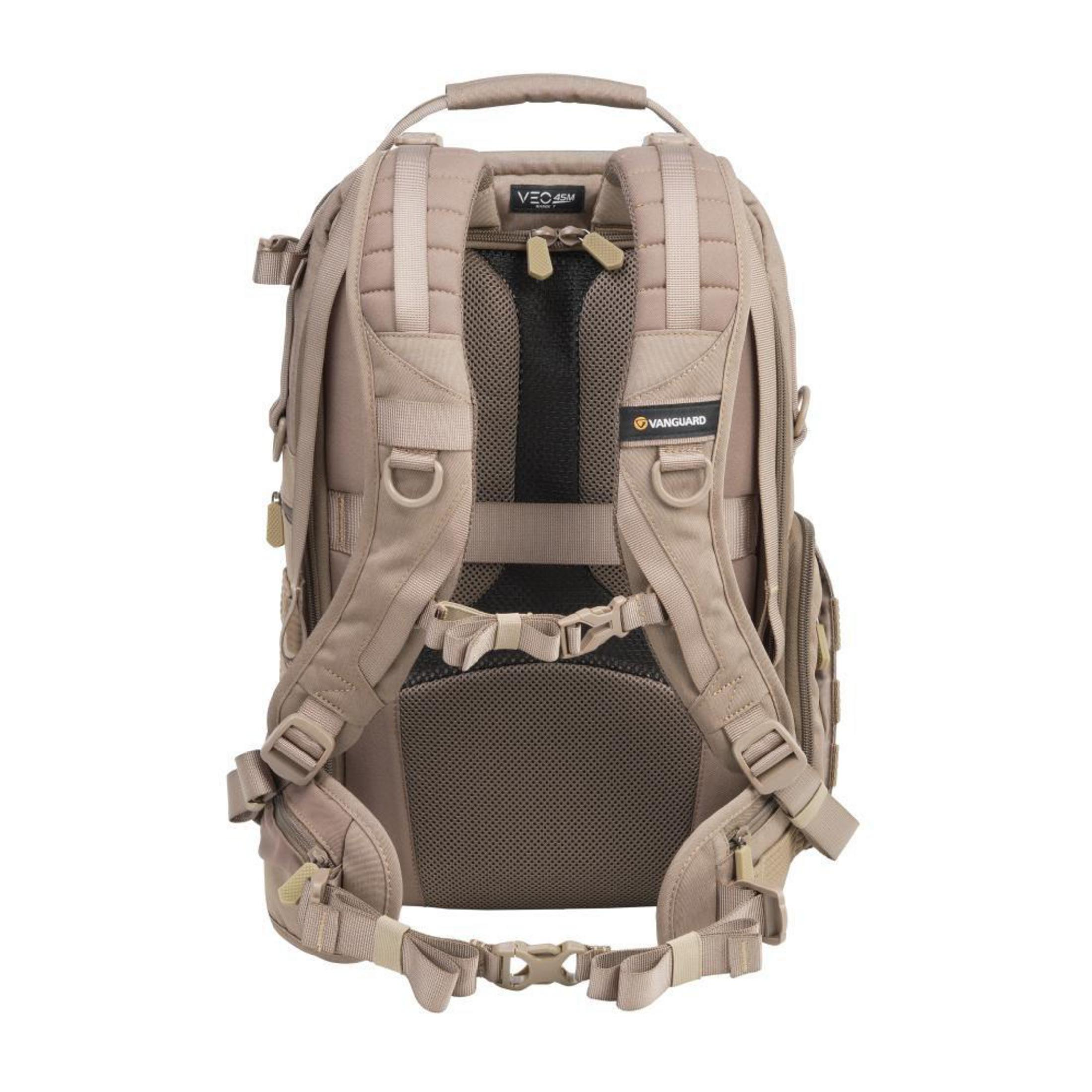 Die Rückansicht eines braunen Vanguard-Rucksacks, der Gurte und Polsterung auf Weiß zeigt.