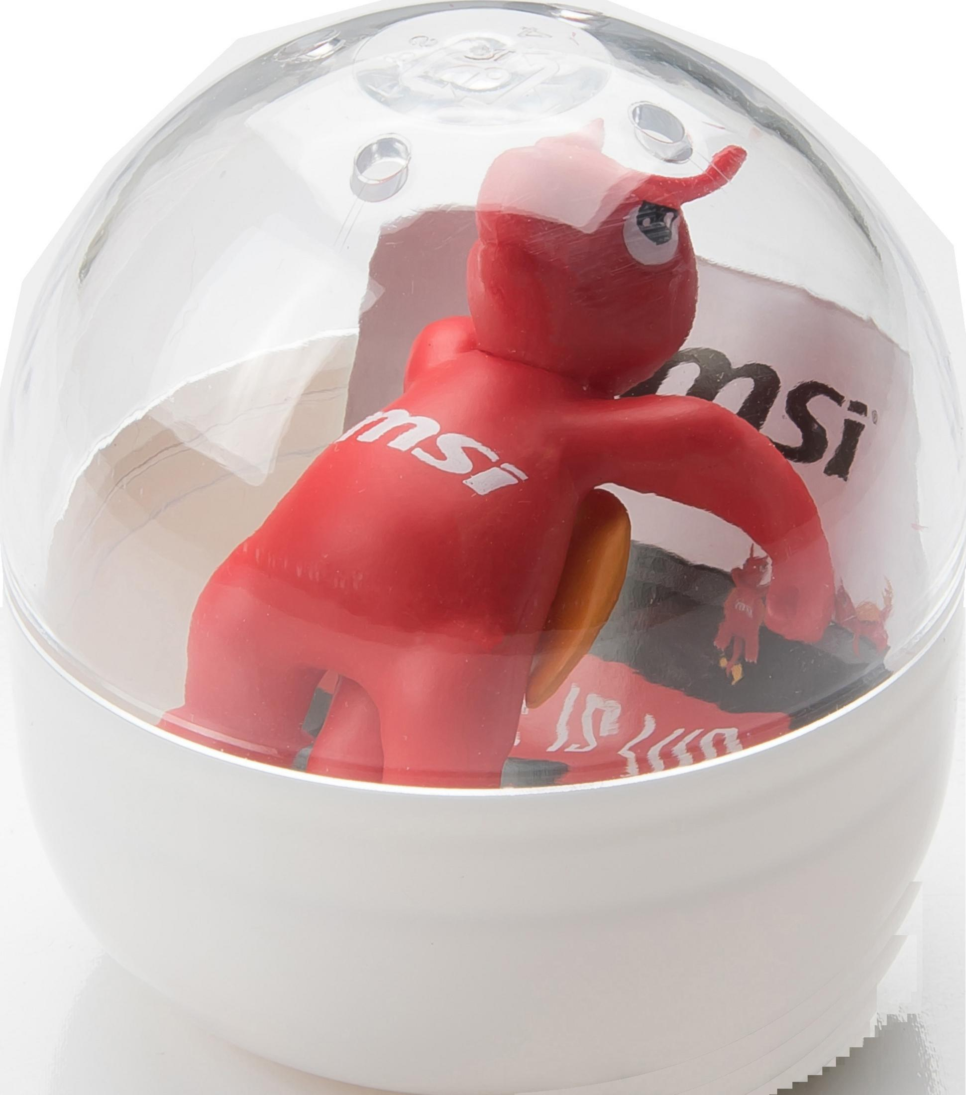 Rote MSI-Maskottchenfigur in einer durchsichtigen Plastikkuppel auf einem weißen Sockel.