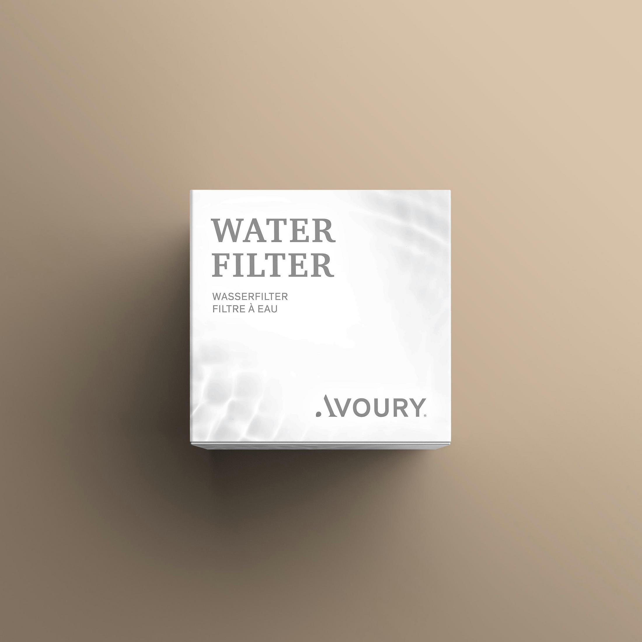 Weiße Box mit dem Text WATER FILTER und dem .AVOURY Logo.