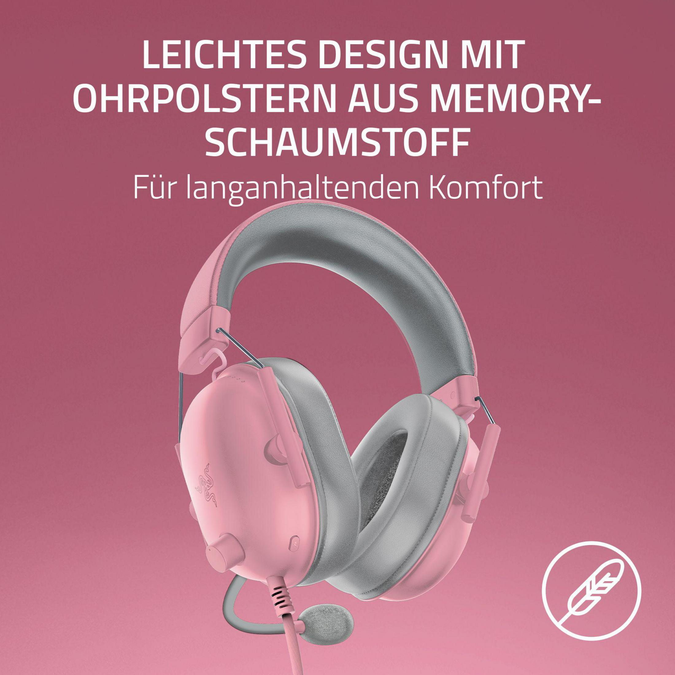 Cuffie Razer con padiglioni grigi e montatura rosa su sfondo rosa con testo.