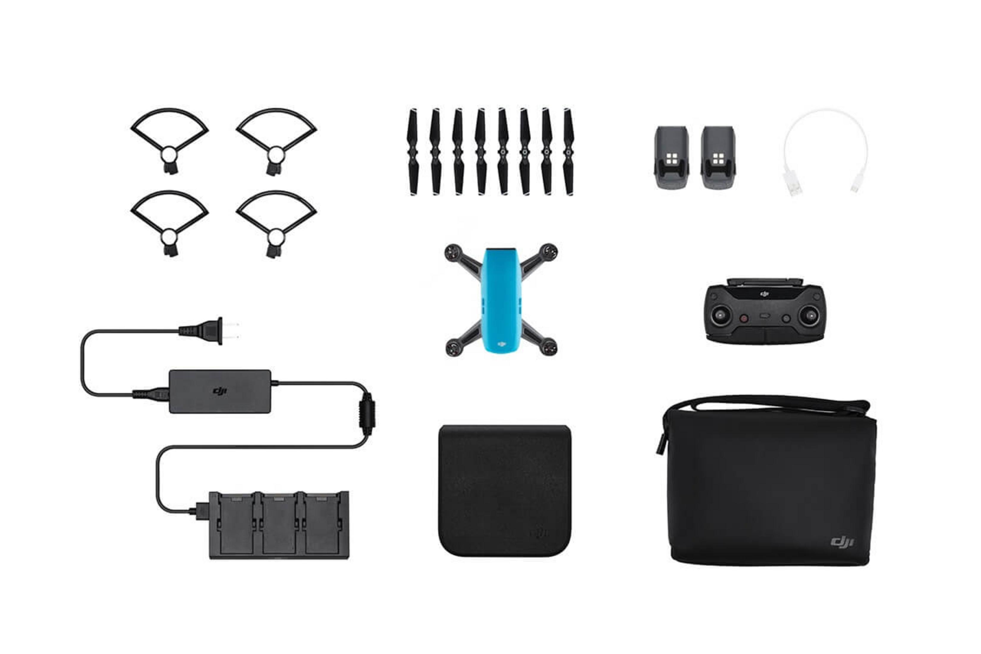 DJI Drohnen-Kit: Drohne, Propeller, Akku, Ladegerät, Tragetasche und Zubehör.