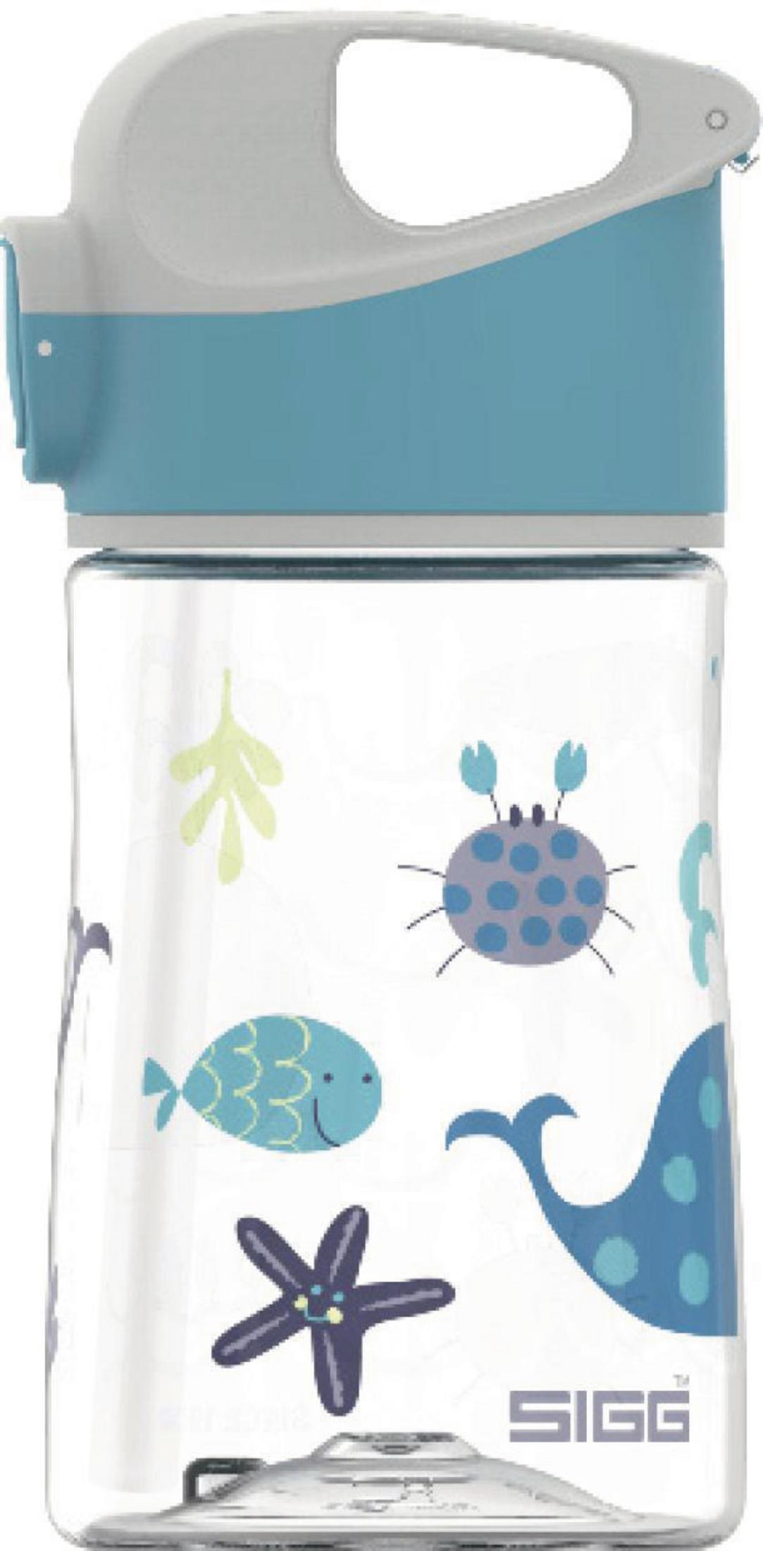Transparente SIGG-Wasserflasche mit Illustrationen von Meeresbewohnern. Weißer Hintergrund.