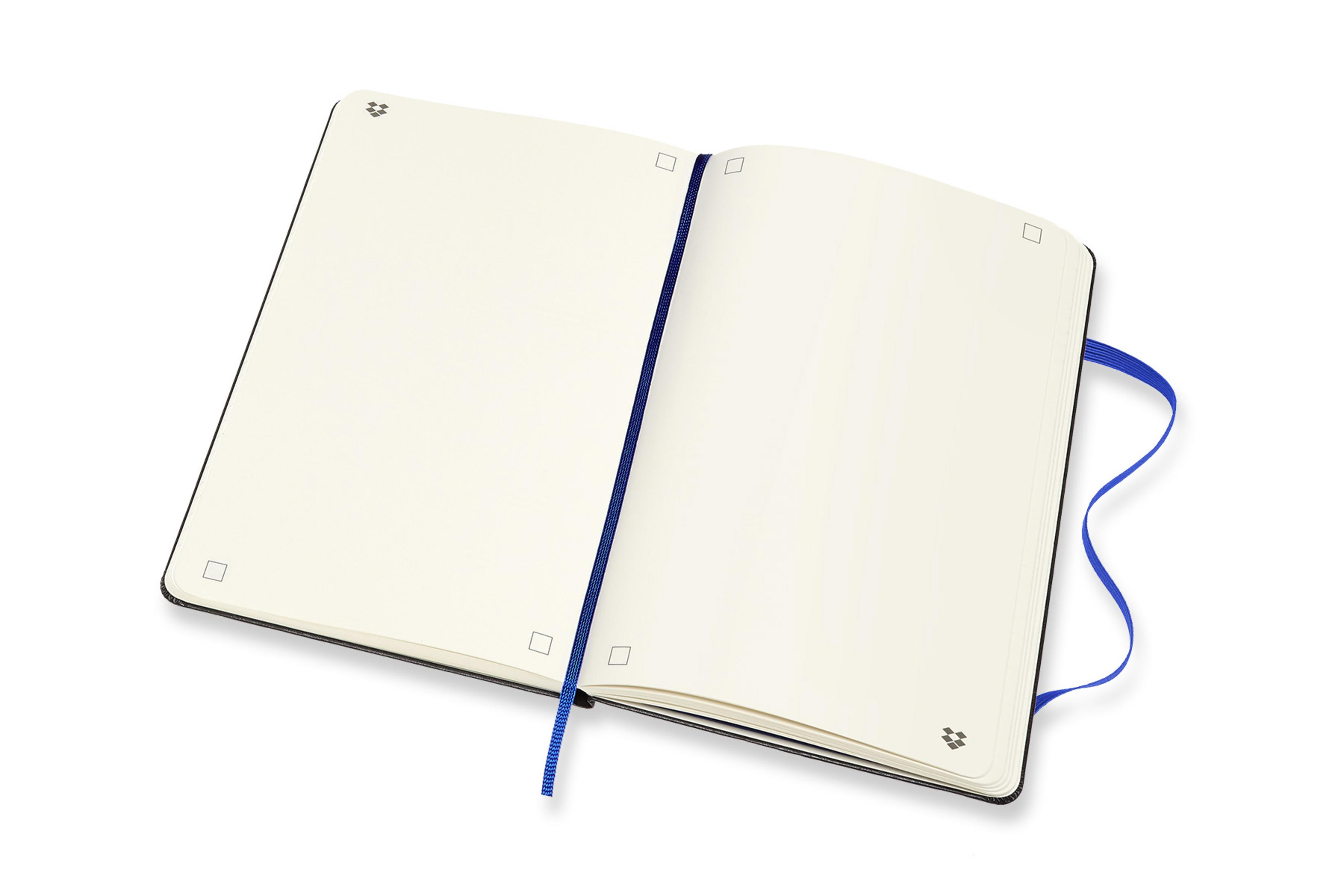 Offenes Moleskine Notizbuch, leere Seiten mit blauem Lesezeichen, weißer Hintergrund.