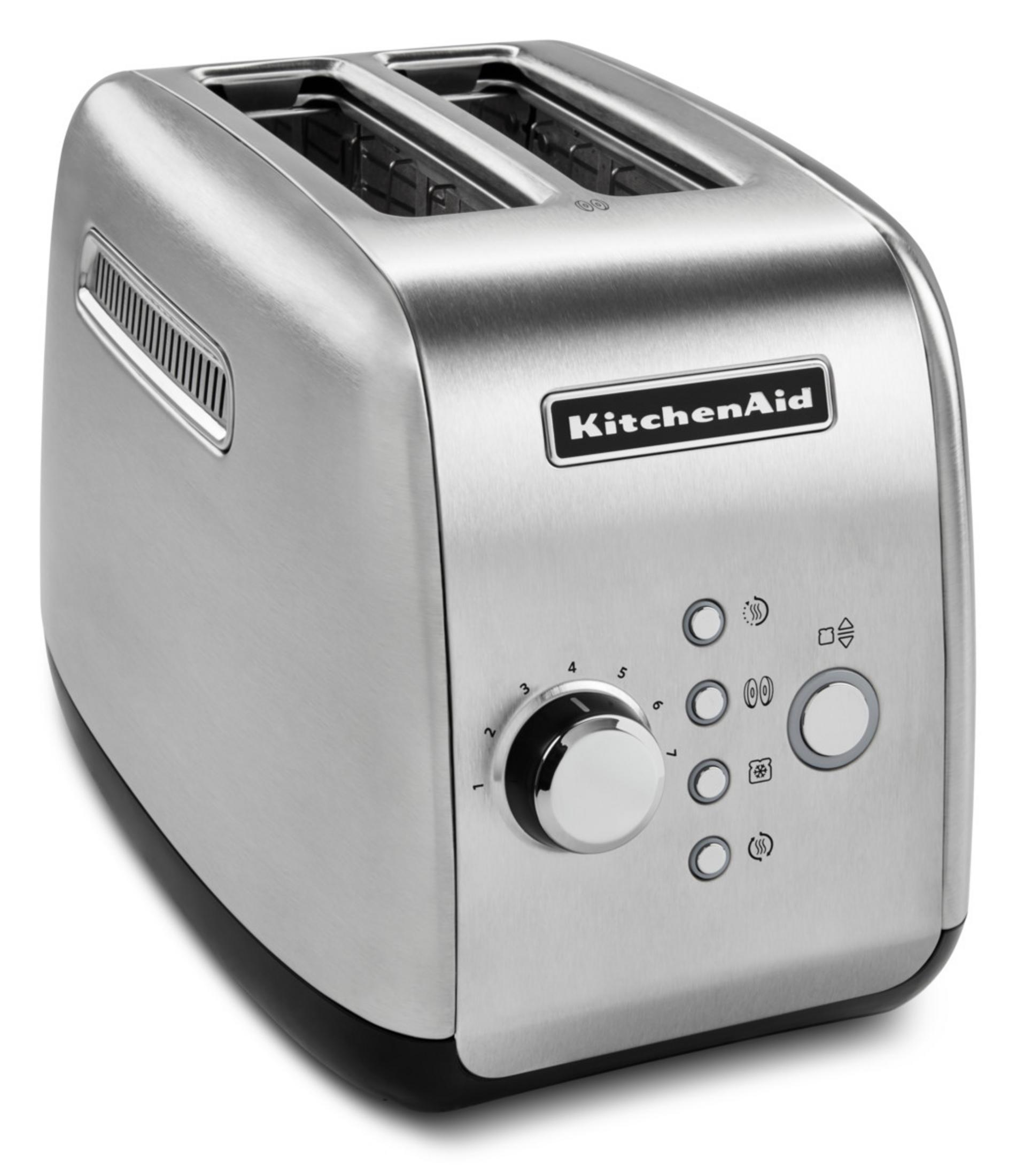Ein silberner KitchenAid Toaster mit zwei Schlitzen. Er hat einen Drehregler zum Bräunen und Knöpfe für verschiedene Funktionen, auf weißem Hintergrund.