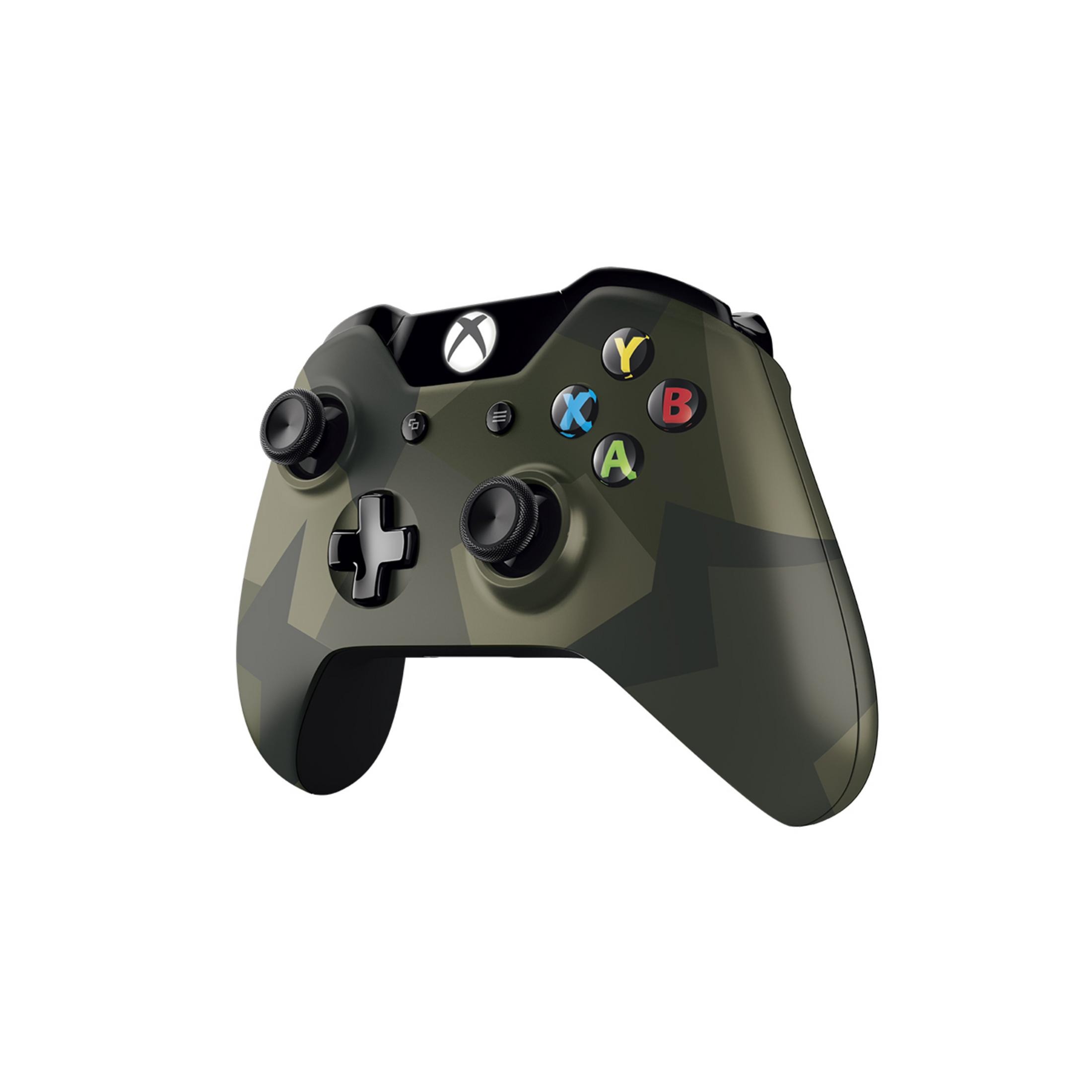 Xbox-Controller im Camouflage-Design mit schwarzen Bedienelementen und A-, B-, X-, Y-Tasten, isoliert auf weißem Hintergrund.