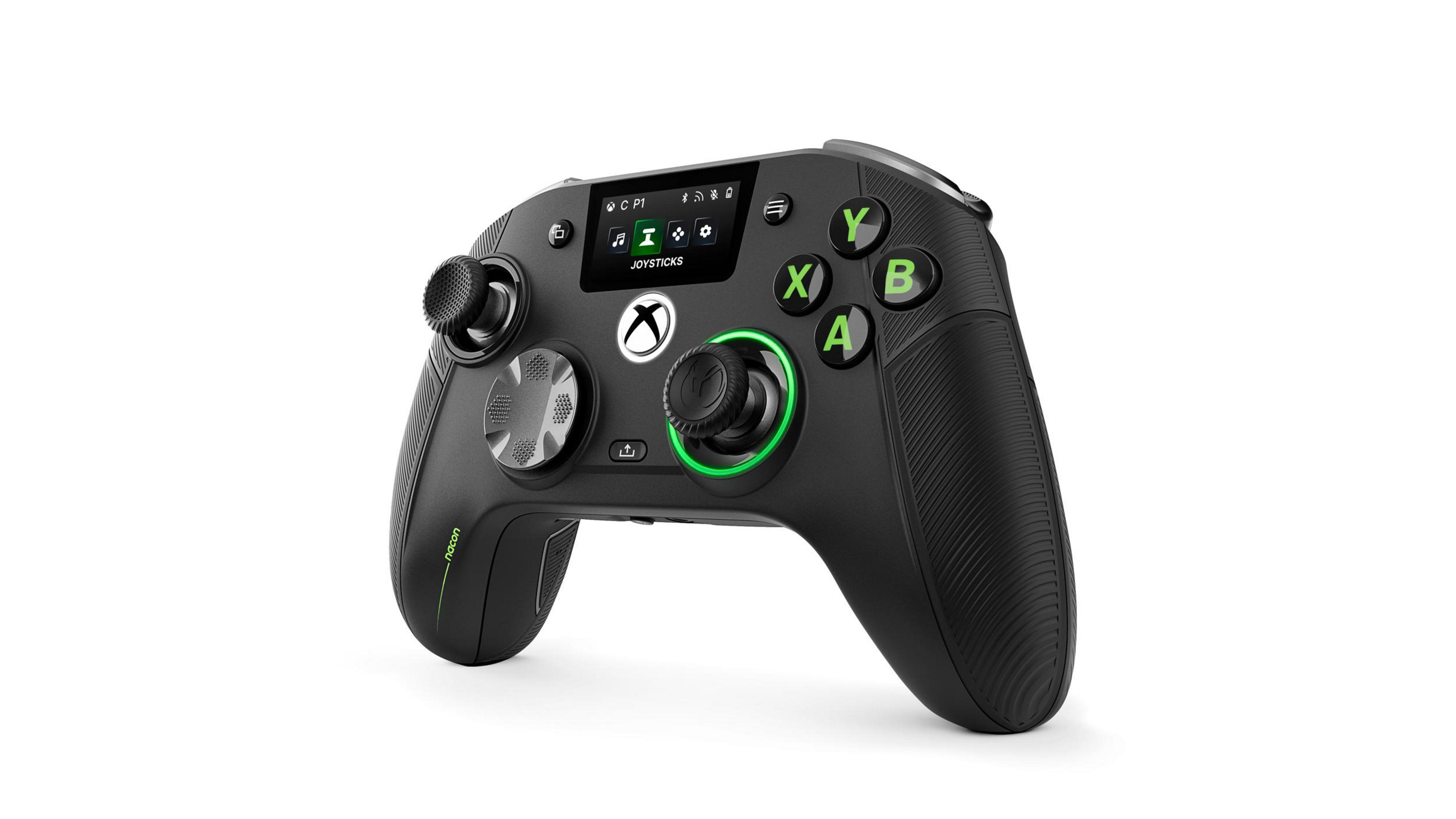 Ein schwarzer Xbox-Controller mit grünen Akzenten auf weißem Hintergrund.