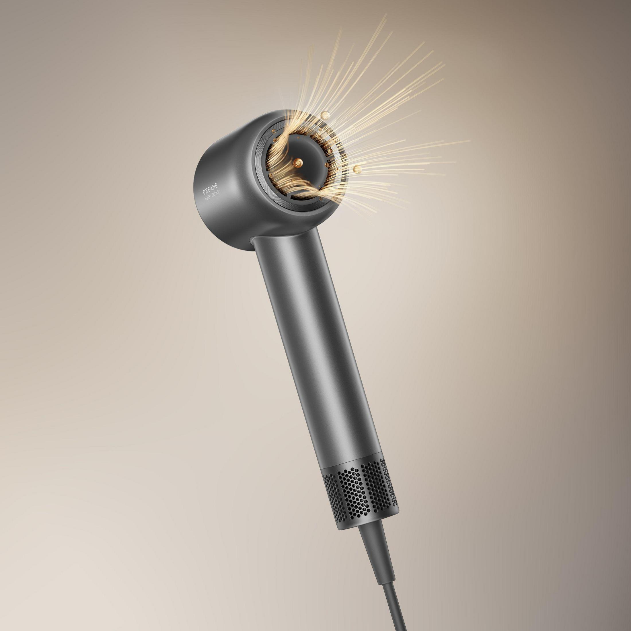 Szara suszarka do włosów ze strumieniami złotego światła wydobywającymi się z dyszy.