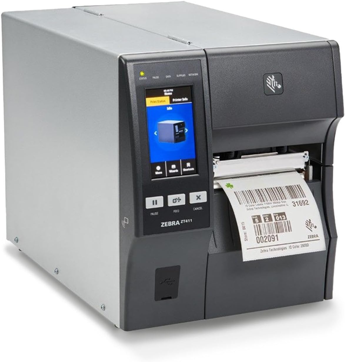 Szara drukarka Zebra ZT411 jest ustawiona pod kątem, pokazując swój ekran wyświetlacza i etykietę z kodem kreskowym podczas drukowania.