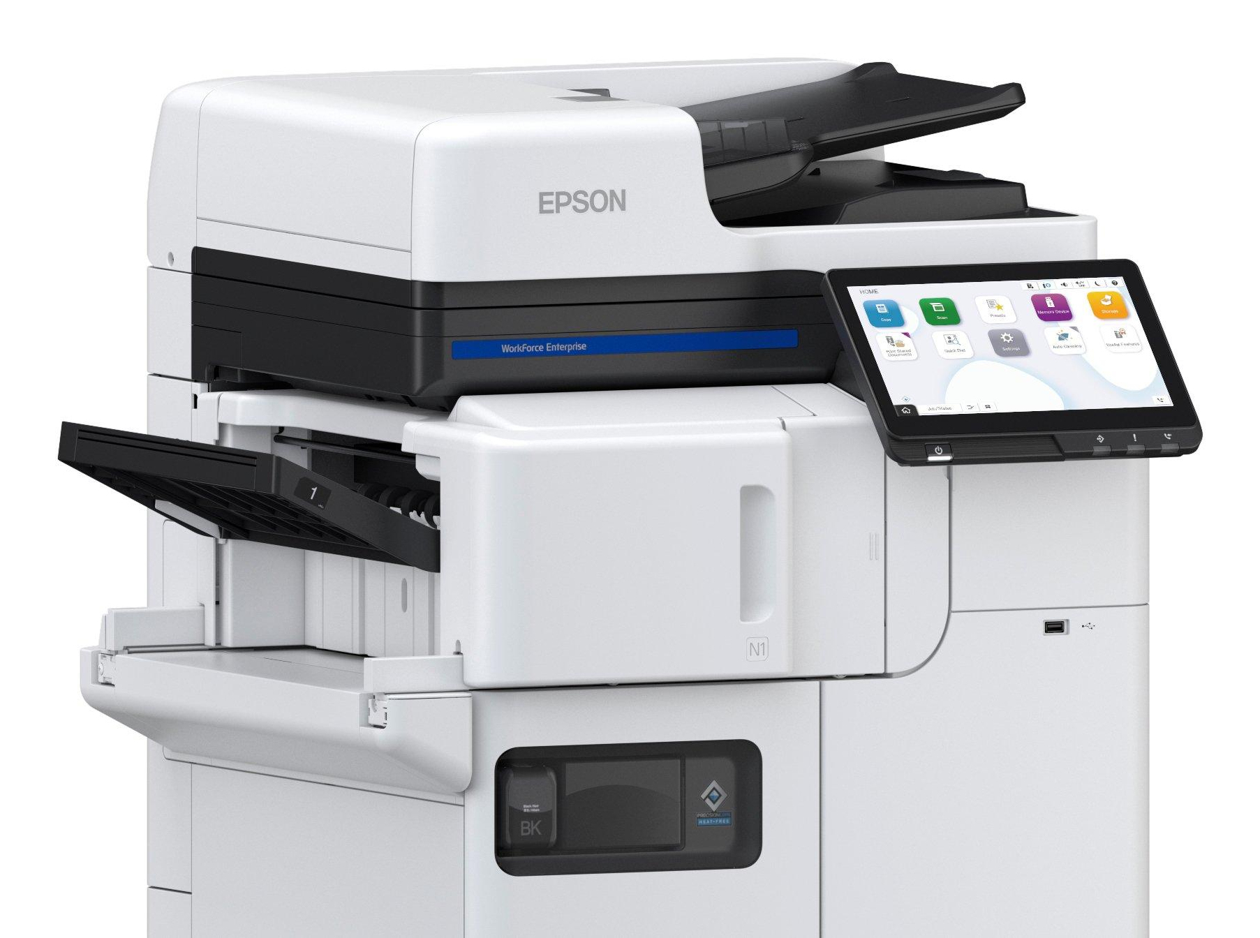 Una stampante Epson bianca con touchscreen, dettagli neri e un vassoio per la carta.
