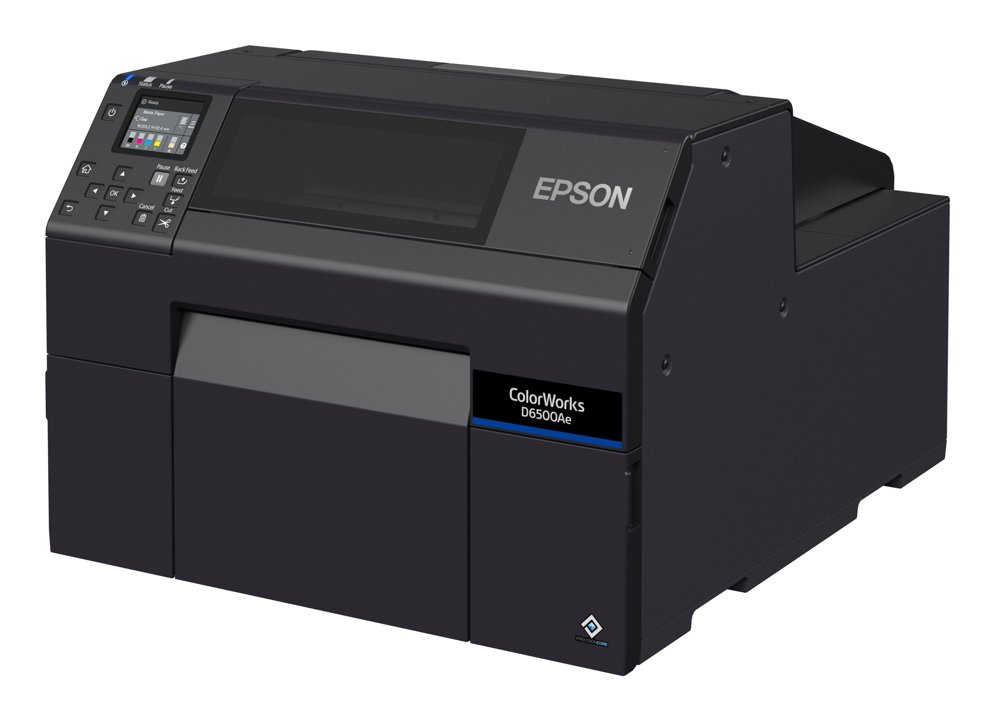 Una stampante Epson ColorWorks D6500Ae nera su sfondo bianco, vista angolata.