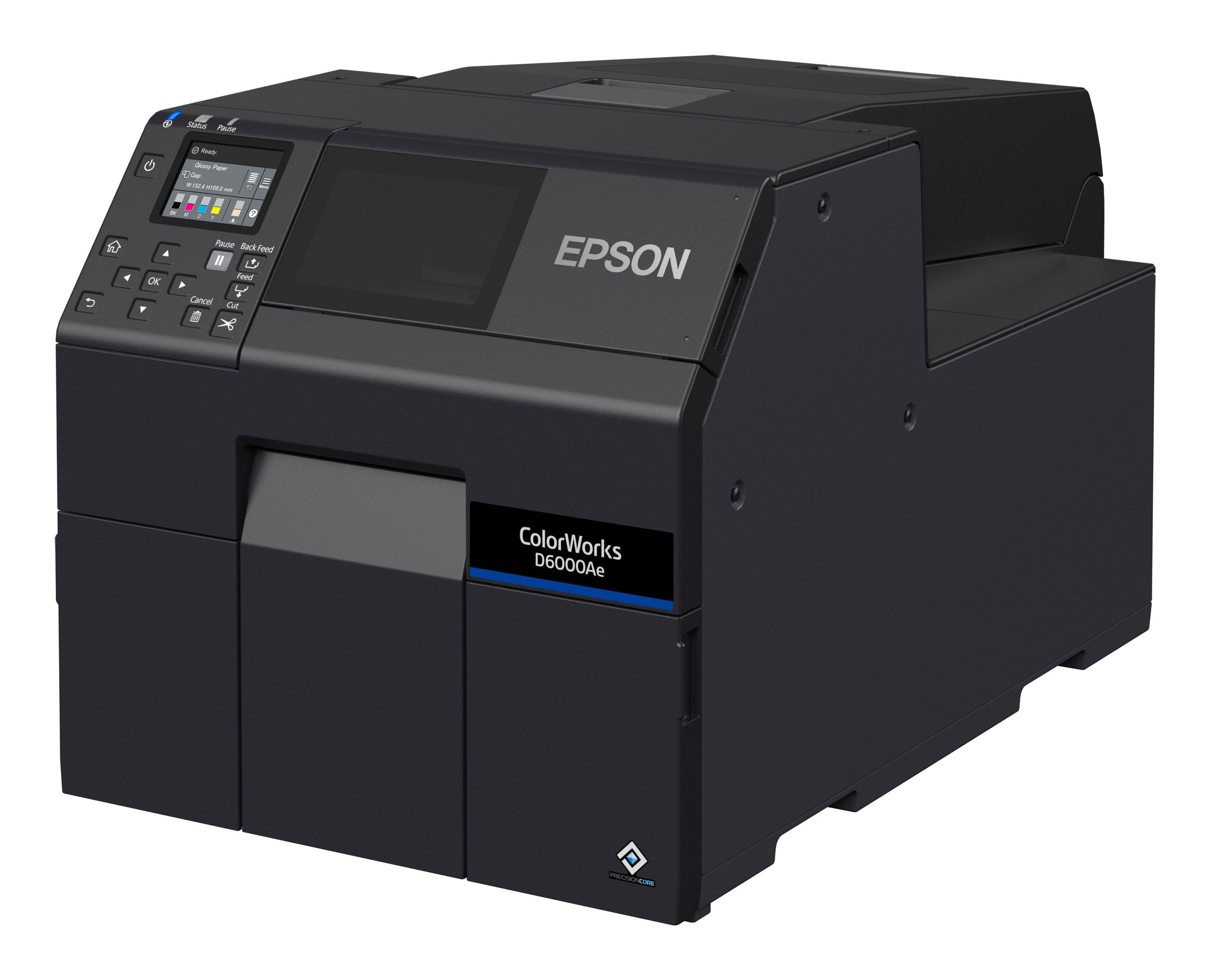 L'immagine mostra una stampante Epson ColorWorks D6000Ae nera con un pannello di controllo e il marchio sulla parte anteriore.