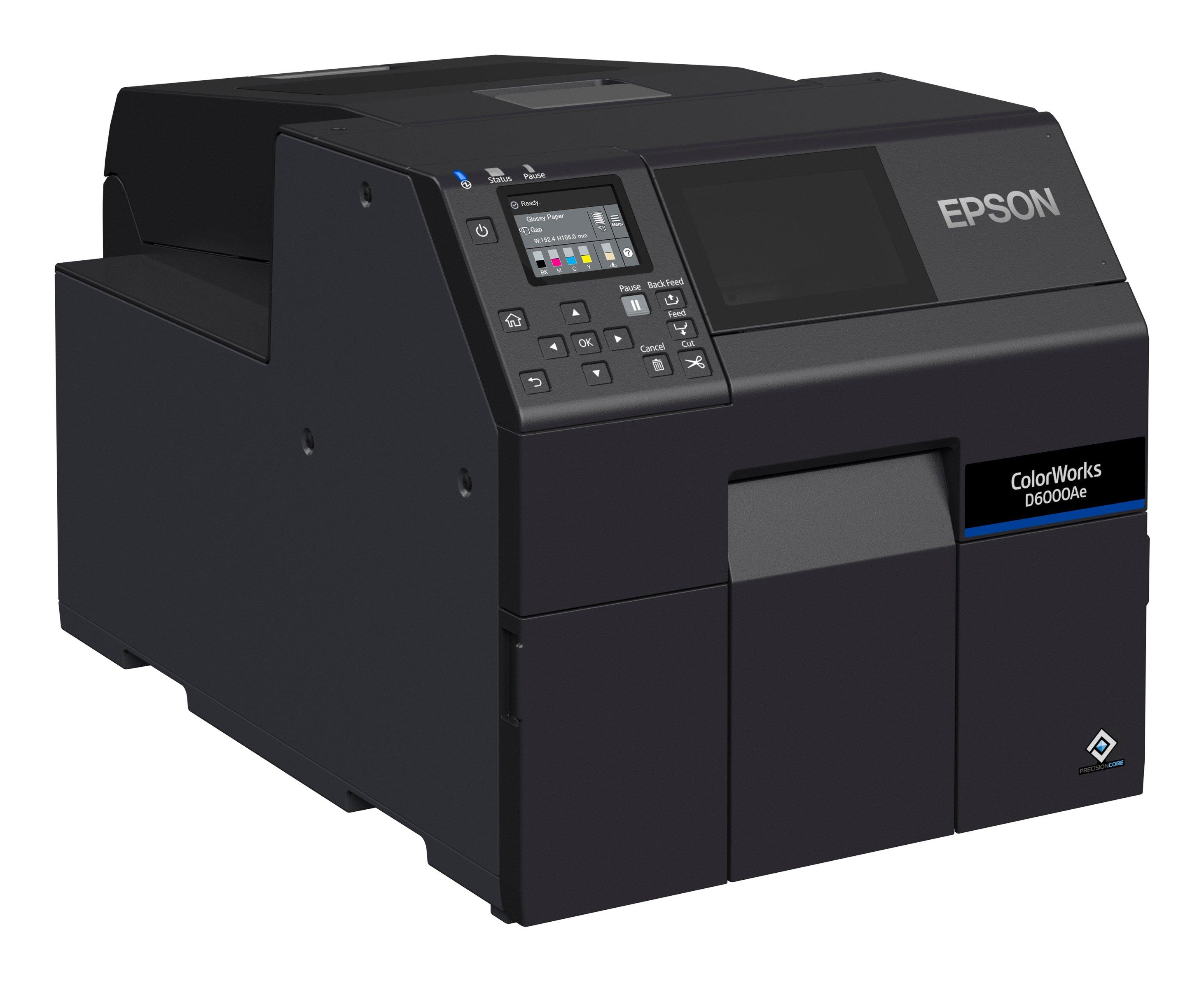 L'immagine mostra una stampante Epson ColorWorks D6000Ae nera con un pannello di controllo e il marchio sulla parte anteriore.