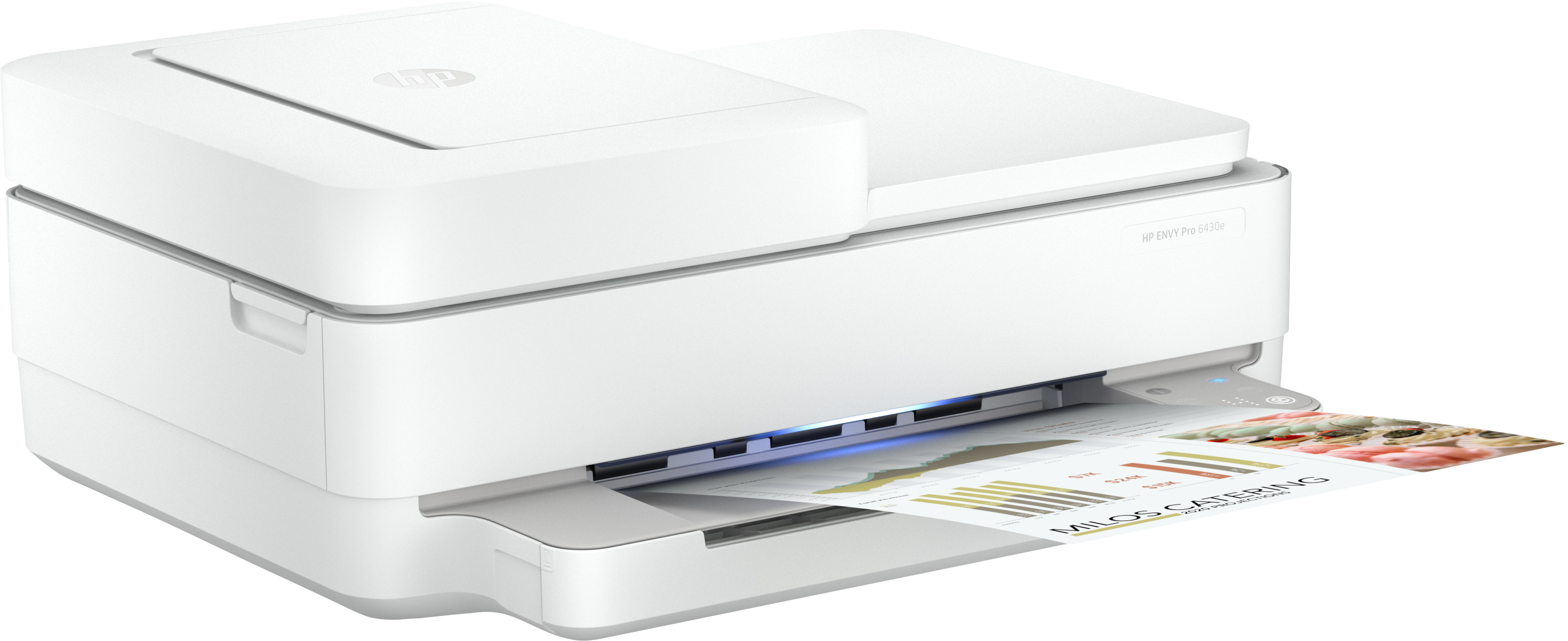 L'immagine mostra una stampante HP ENVY Pro 6430e bianca con un documento in stampa, con grafici e dettagli di catering.