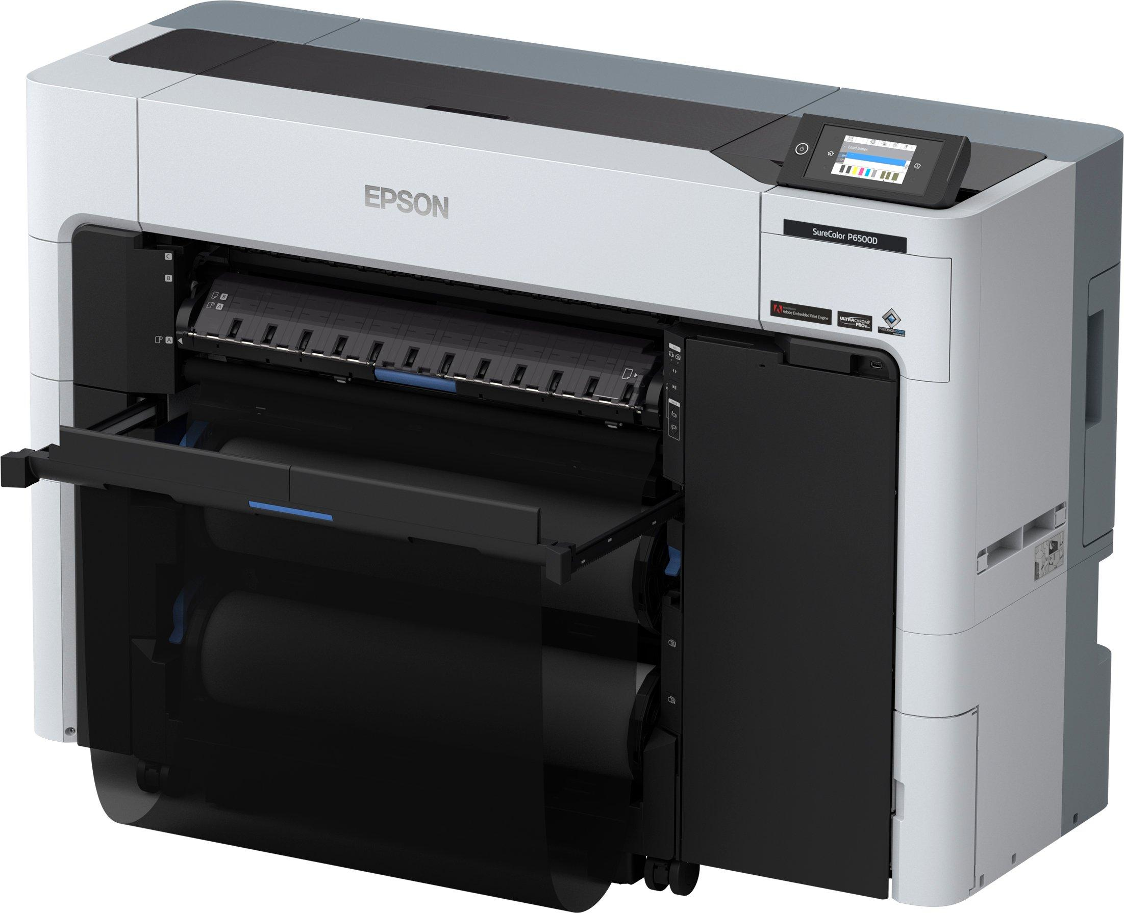 Stampante Epson di grande formato. Colori bianco e nero. Pannello frontale aperto con rullo nero. Schermo in alto.
