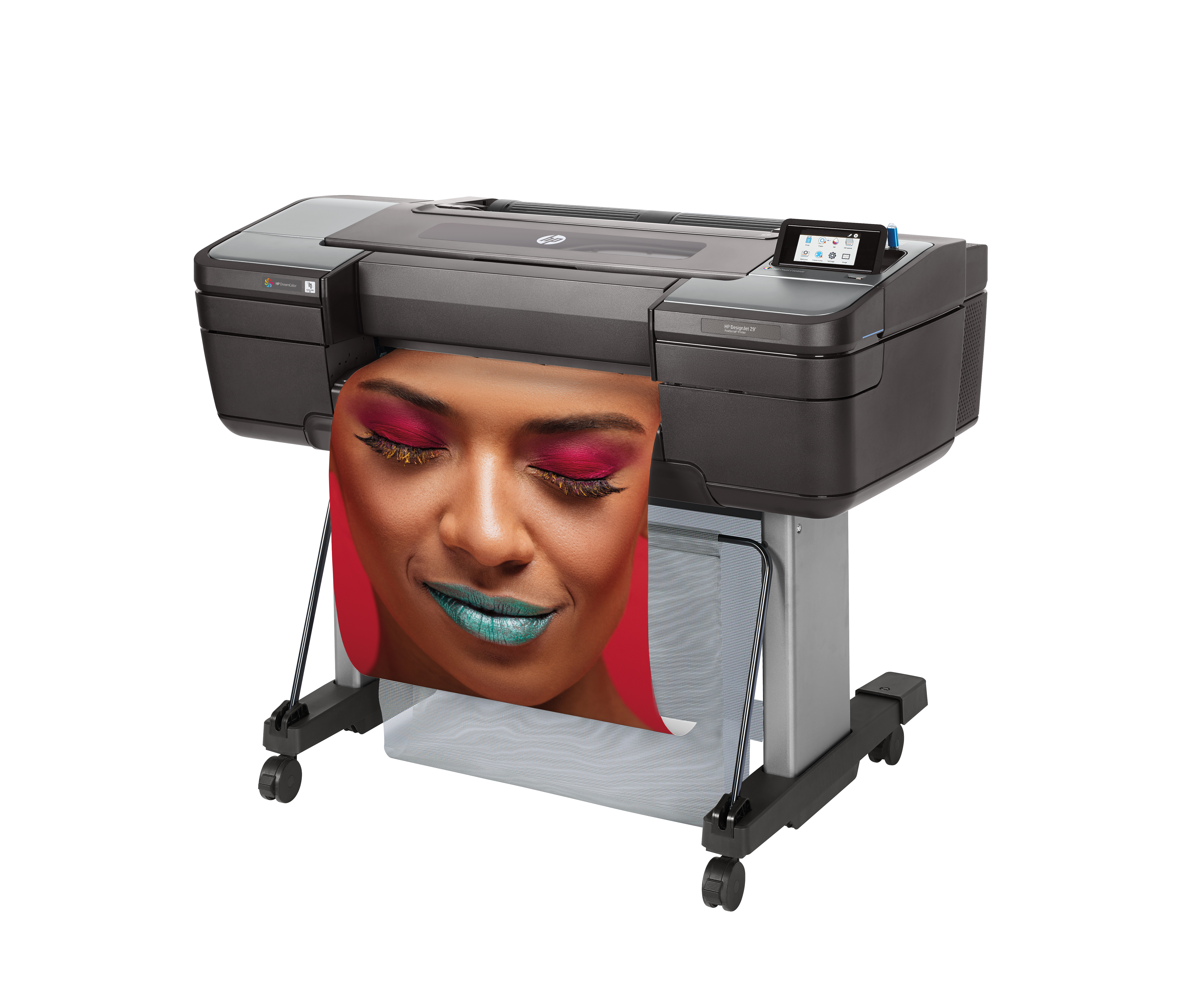 Drukarka wielkoformatowa drukuje obraz kobiety z turkusowymi ustami i różowym cieniem do powiek.