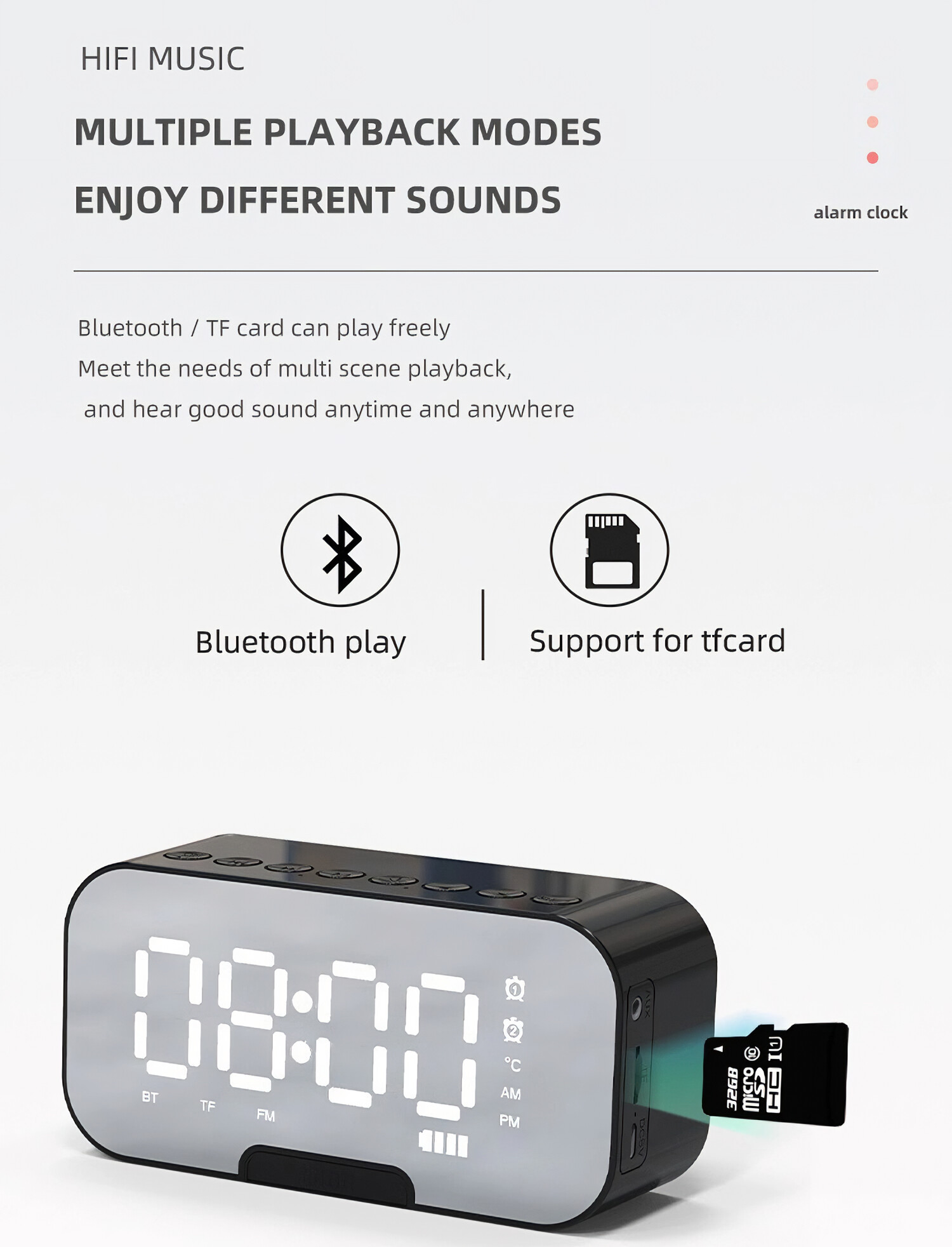 Schwarzer Wecker mit weißer Digitalanzeige. Eine SD-Karte ist eingelegt. Bluetooth und TF-Karten-Unterstützung.