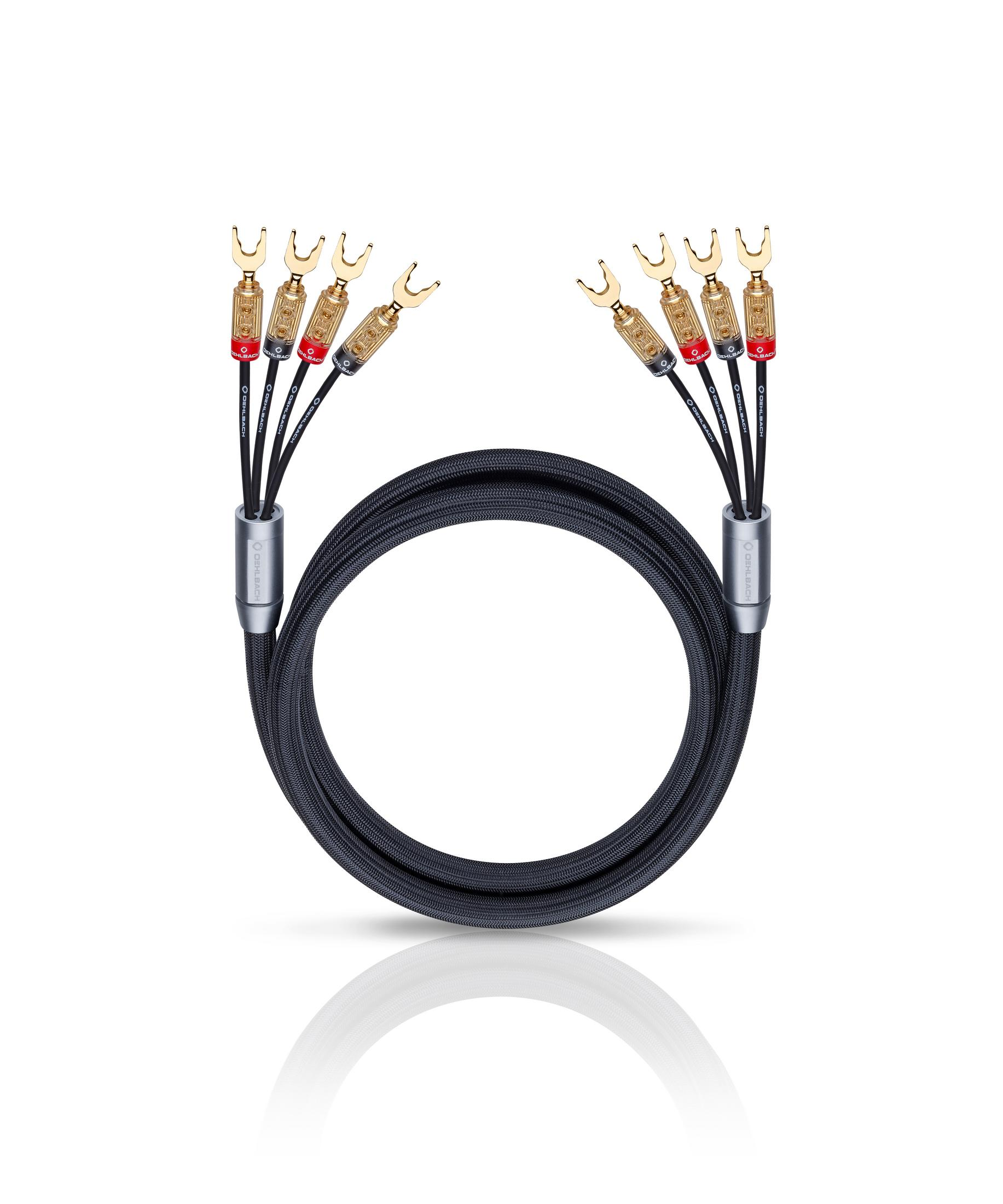 Audiokabel mit goldfarbenen Anschlüssen, kreisförmig angeordnet, auf weißem Hintergrund.