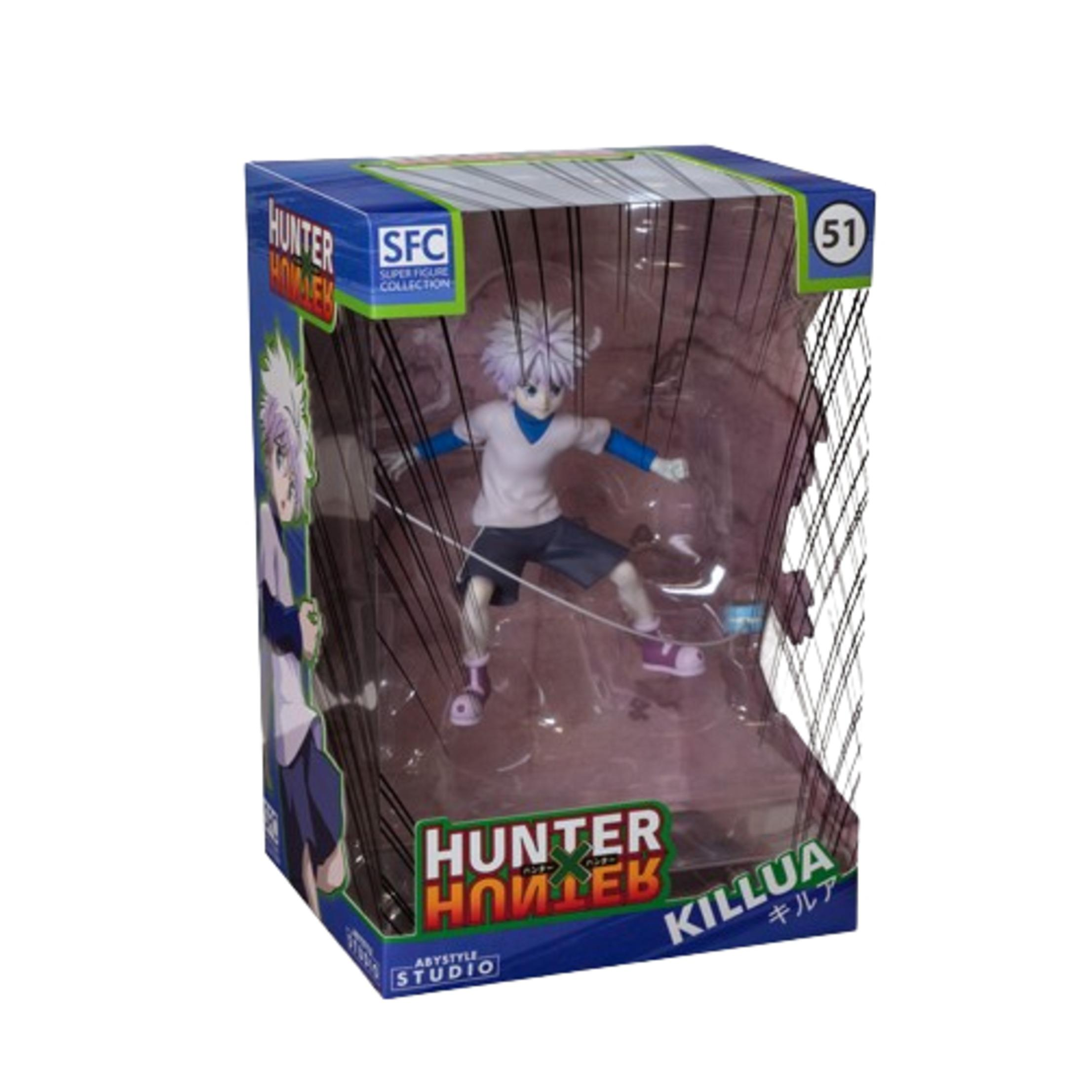 Eine Killua-Figur in einer Box. Die Box zeigt den Charakter und die Worte "Hunter x Hunter".