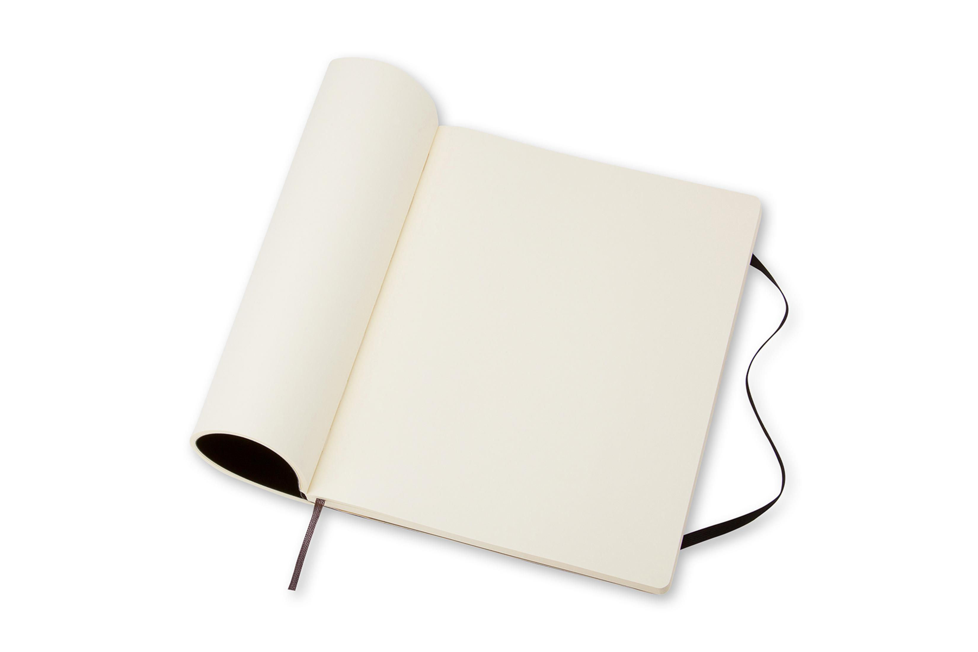 Ein offenes Moleskine-Notizbuch mit leeren Seiten und einem dunklen Lesezeichen liegt auf einer weißen Oberfläche und gibt sein leeres Inneres preis.