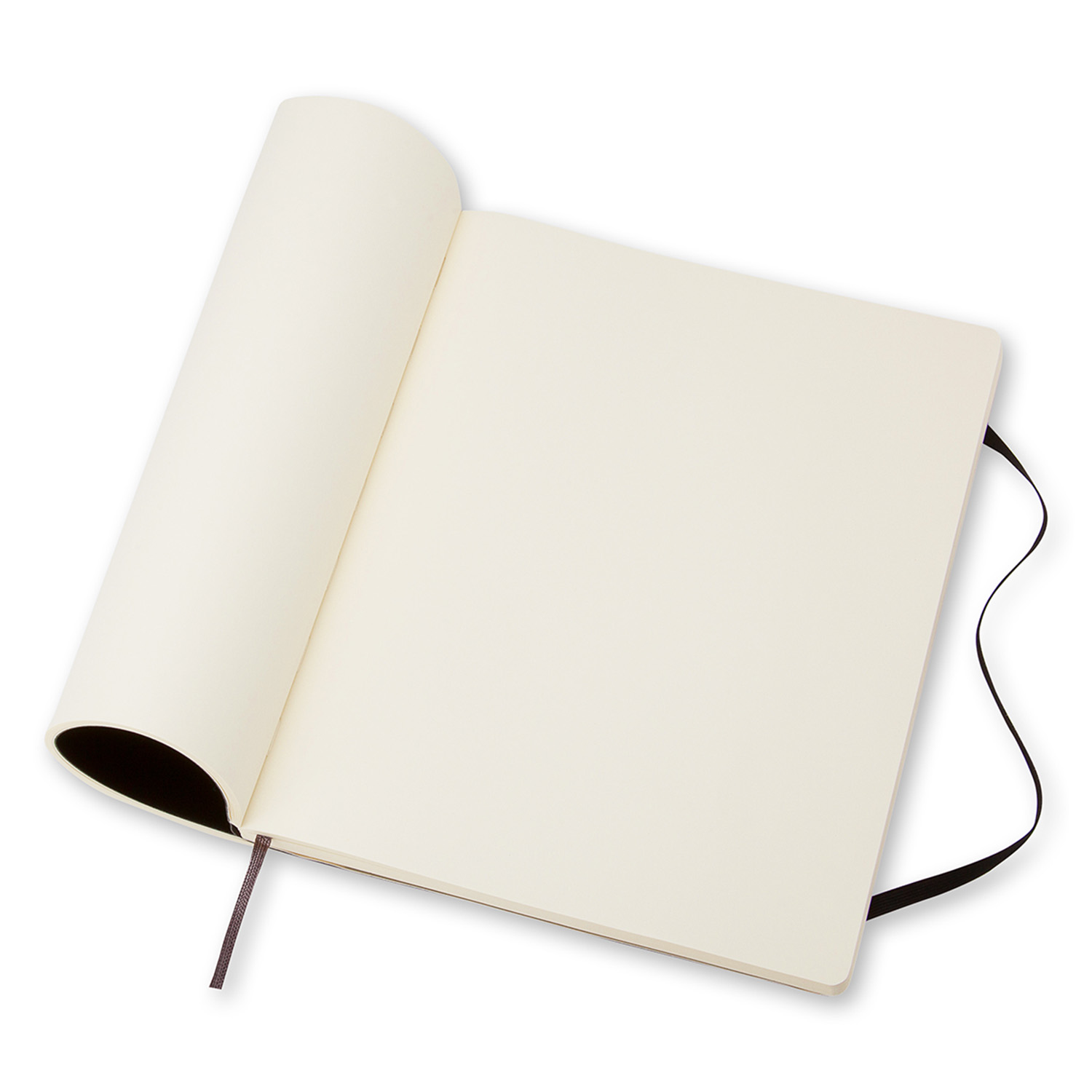 Ein offenes Moleskine-Notizbuch mit leeren Seiten und einem dunklen Lesezeichen liegt auf einer weißen Oberfläche und gibt sein leeres Inneres preis.