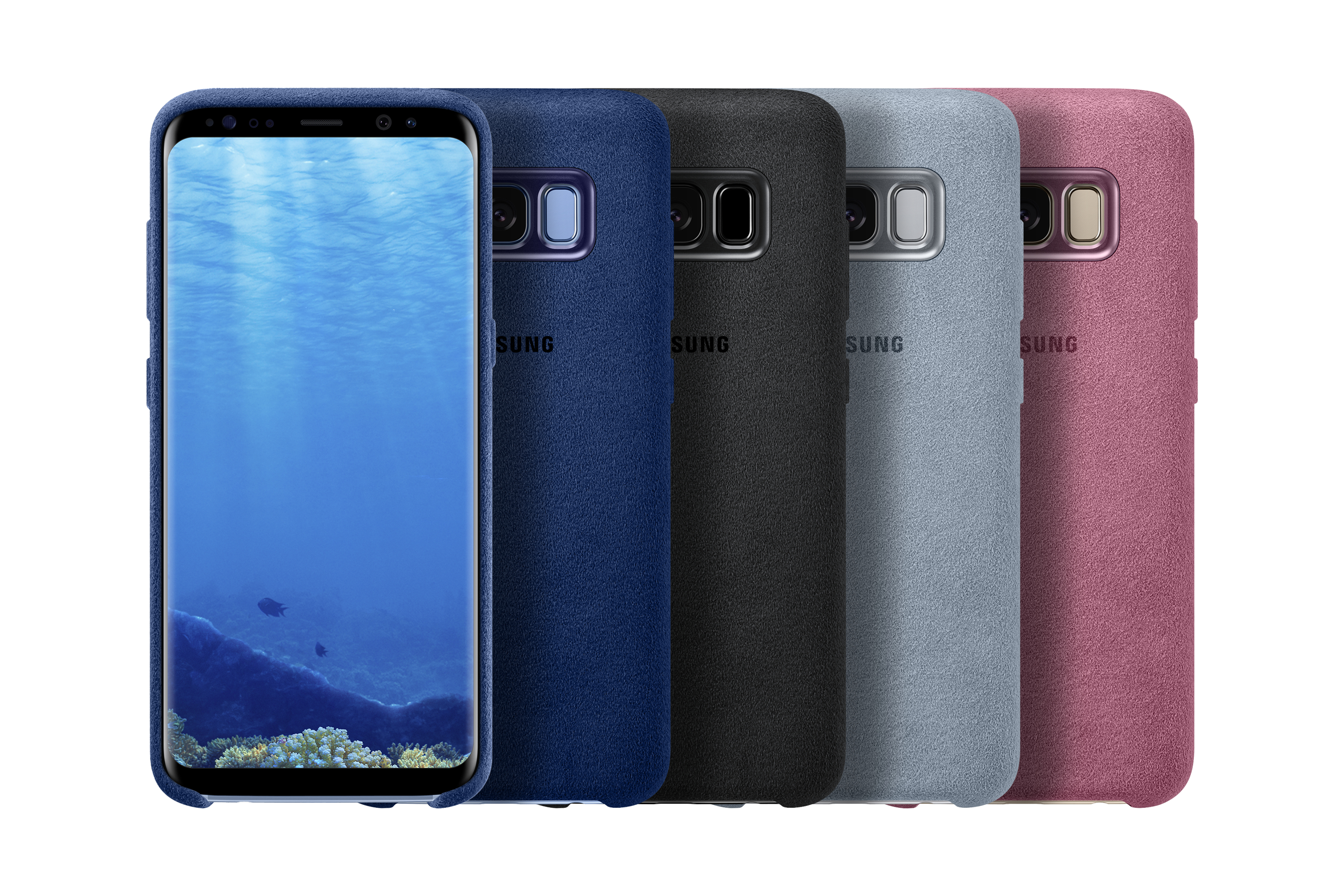 Quattro telefoni Samsung in custodie di colore blu, grigio scuro, grigio chiaro e rosa.