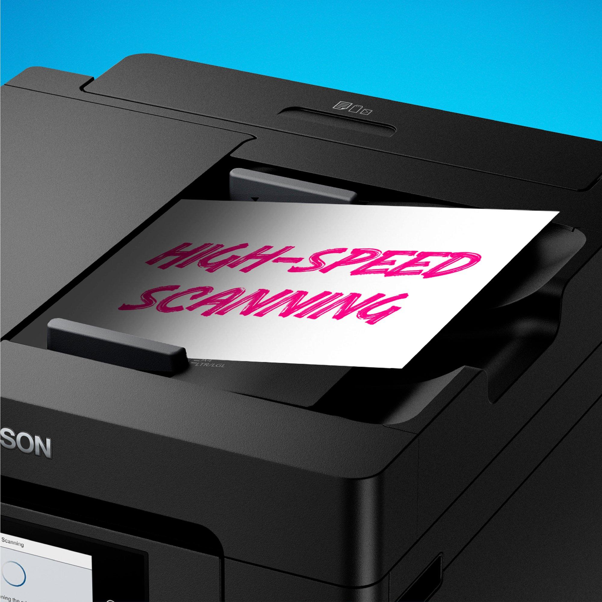 Primo piano della stampante Epson che scansiona.