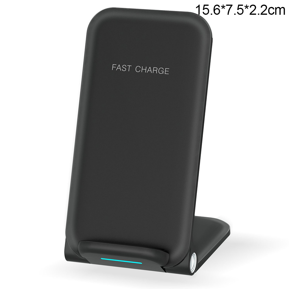 Ein schwarzes Schnelllade-Wireless-Ladegerät steht aufrecht auf einer weißen Oberfläche. Die Abmessungen betragen 15,6*7,5*2,2cm.
