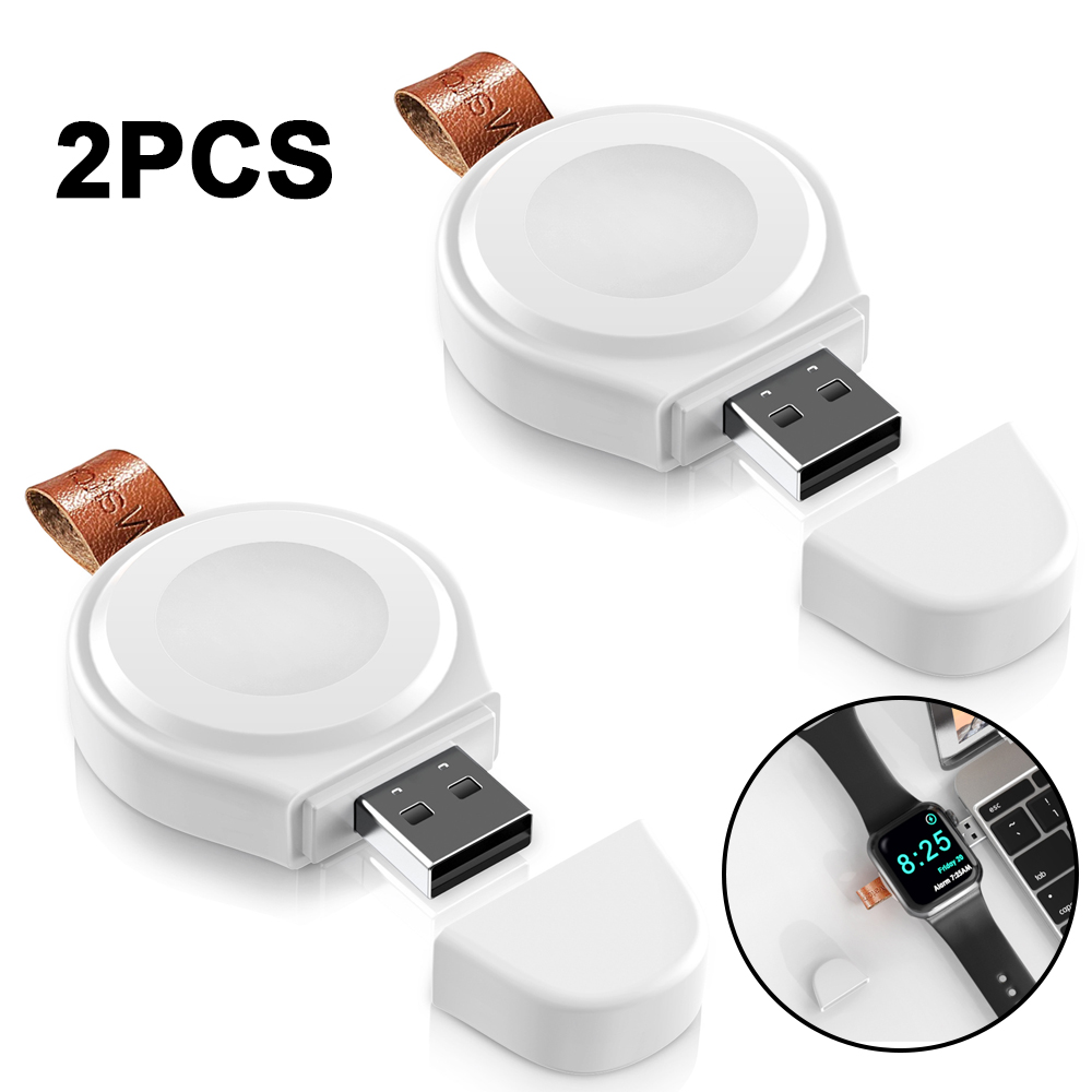 Zwei weiße Apple Watch-Ladegeräte mit USB-Anschlüssen, eines geöffnet.