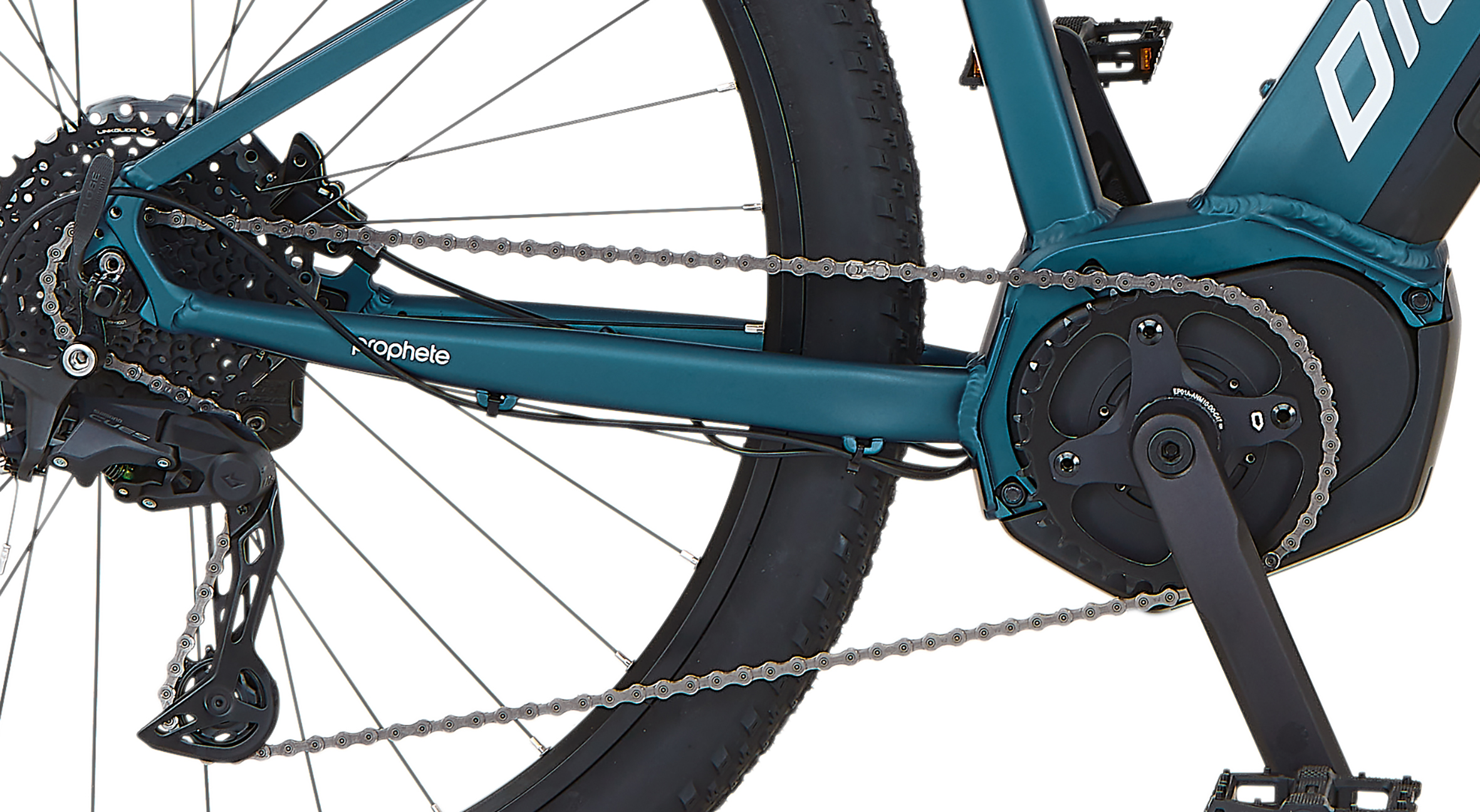 Nahaufnahme der Gänge und Pedale eines blaugrünen Dice E-Bikes vor einem weißen Hintergrund.