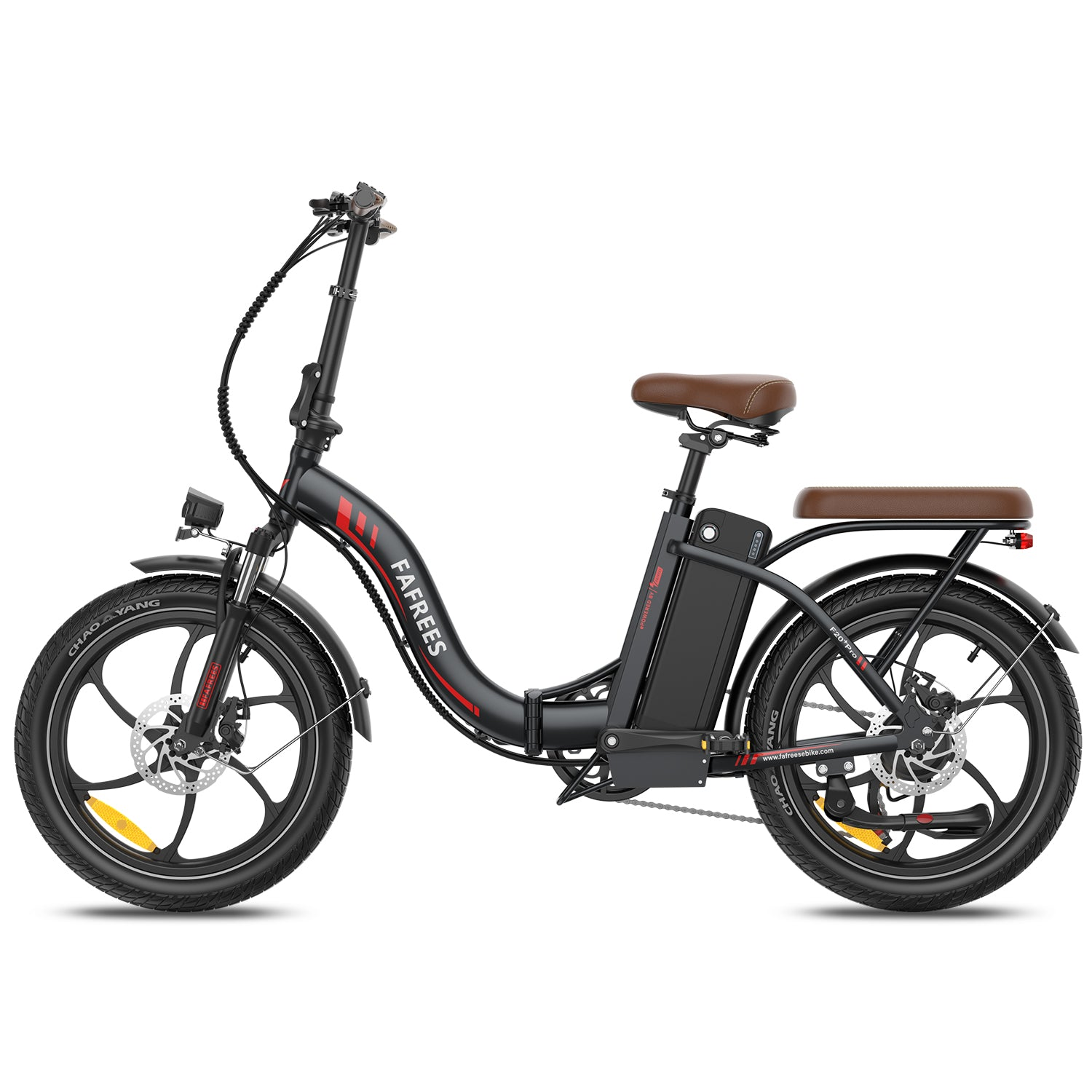 Schwarzes, faltbares Elektrofahrrad auf weißem Hintergrund, Seitenansicht. Brauner Sitz und Lenker, rote Akzente.
