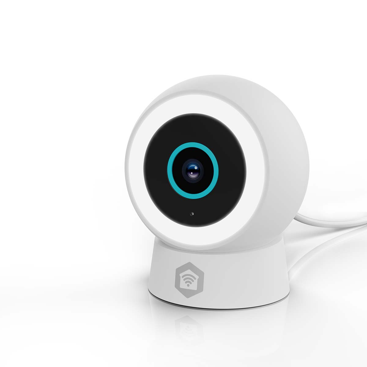 Een witte beveiligingscamera met een zwarte lens en blauwe ring staat op een wit oppervlak. Een wit snoer is aan de camera bevestigd.