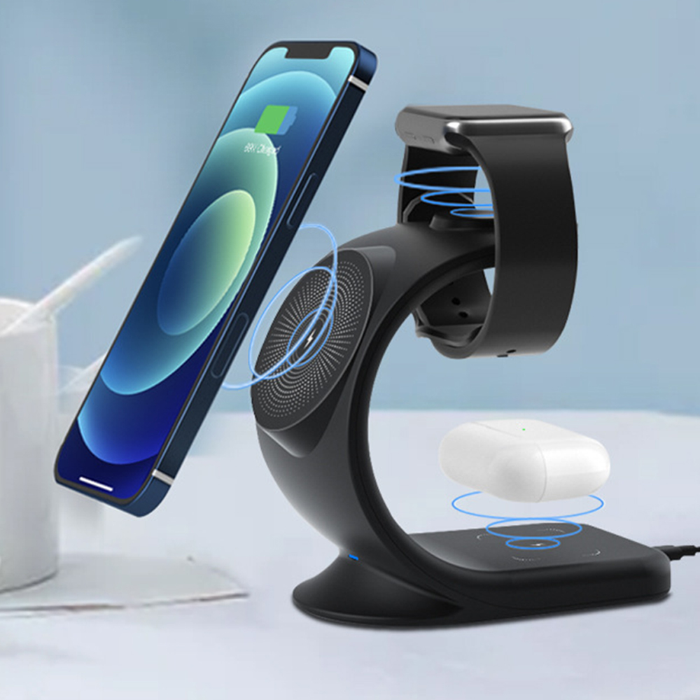 Telefon, Uhr und Airpods, die auf einem schwarzen kabellosen Ladeständer geladen werden.
