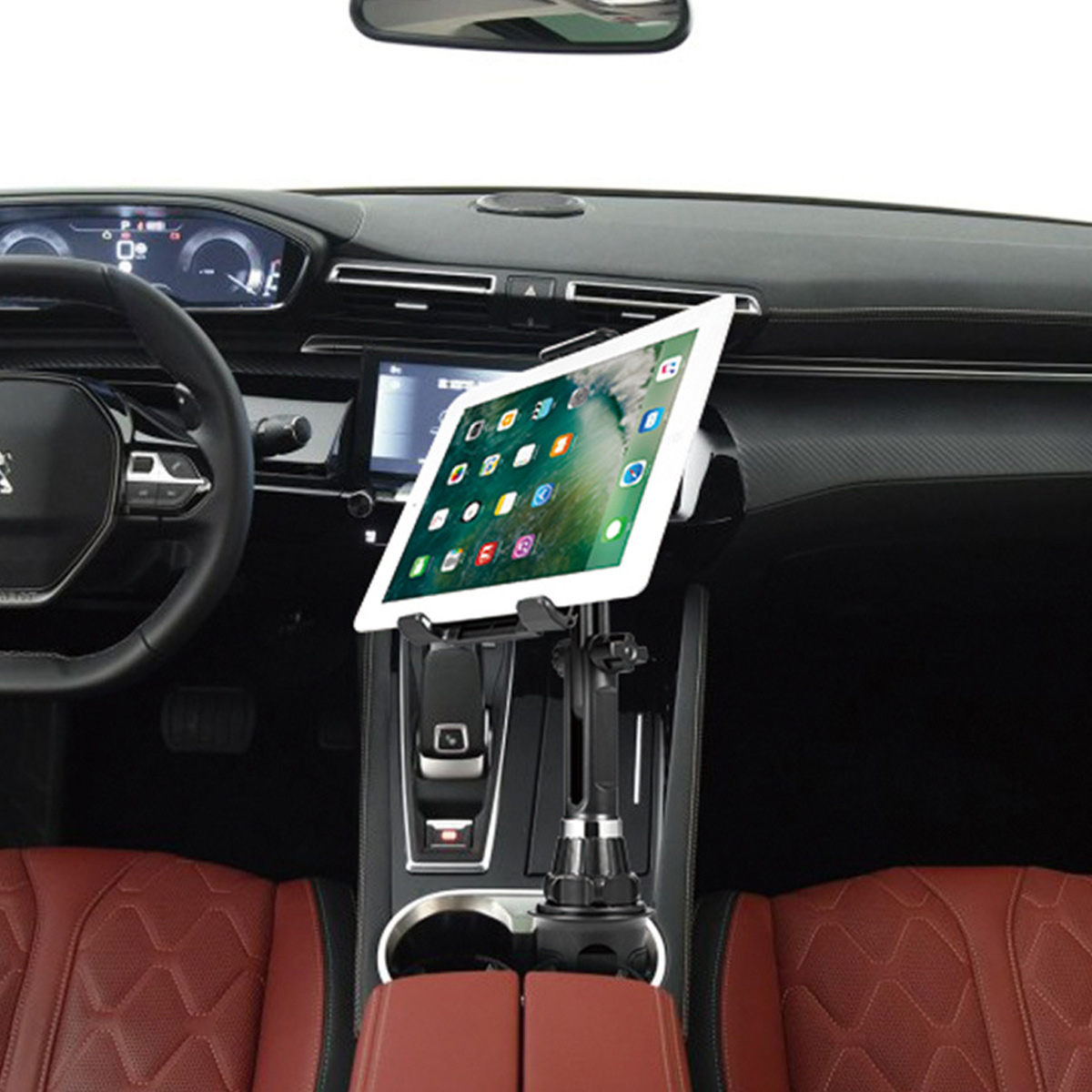 Tablet im Auto montiert mit einem Getränkehalter, bietet Unterhaltung und Navigation im Auto.