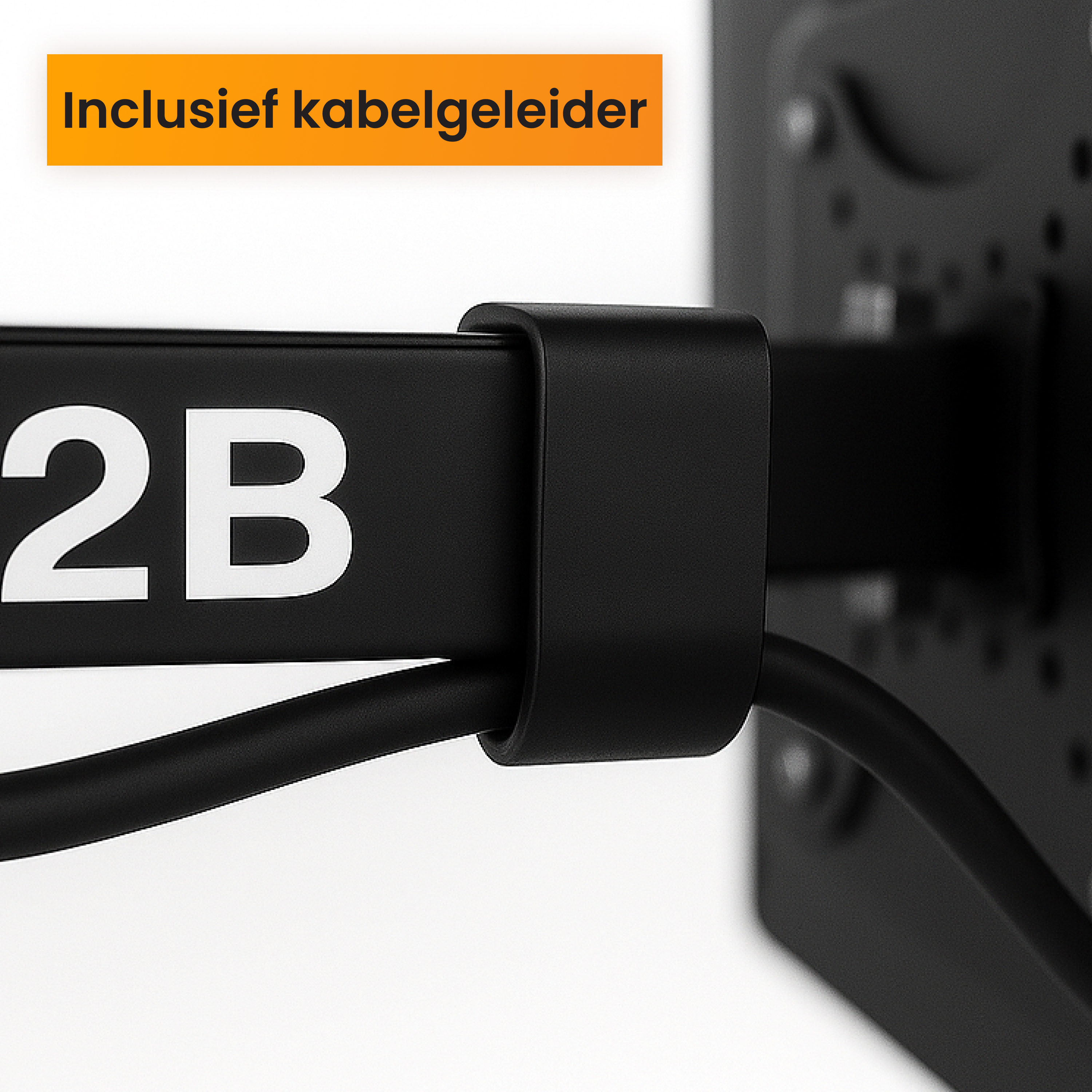 Een close-up van een zwarte tv-beugel met de letters '2B' en kabels die erdoorheen lopen.