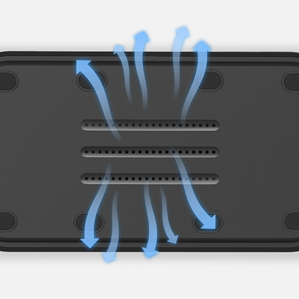 Eine schwarze Ladestation mit Belüftungslöchern und blauen Pfeilen, die den Luftstrom anzeigen.