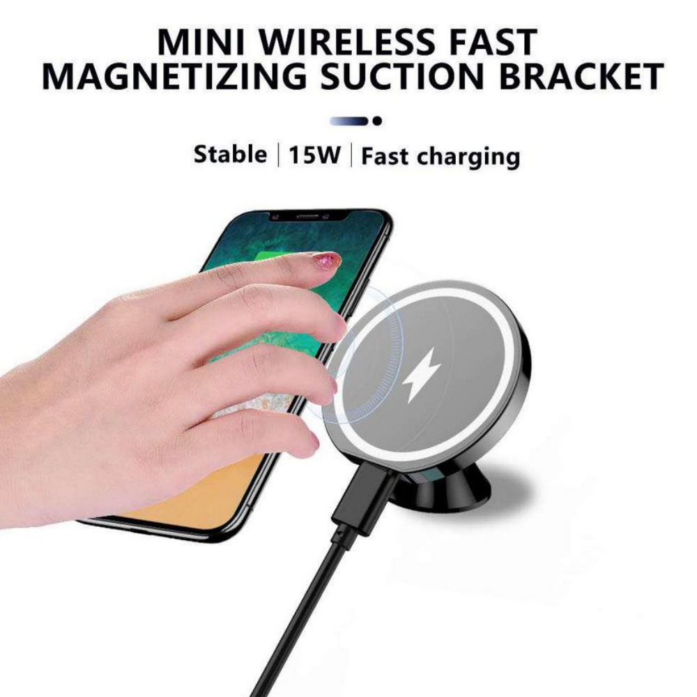 Das Bild zeigt eine Hand, die ein Telefon neben einer magnetischen, kabellosen Ladehalterung hält.
