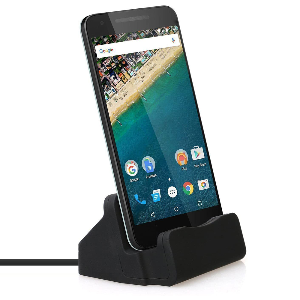 Eine schwarze Telefonhalterung hält ein Smartphone, das eine Strandszene auf seinem Bildschirm anzeigt.