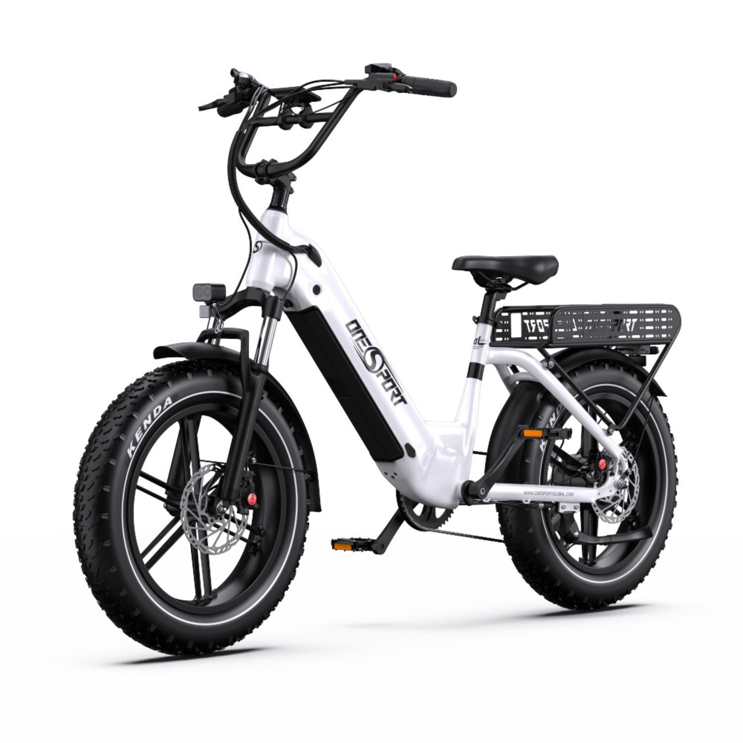 Ein weißes E-Bike mit schwarzen Reifen wird in einer Studioaufnahme auf einem weißen Hintergrund gezeigt.