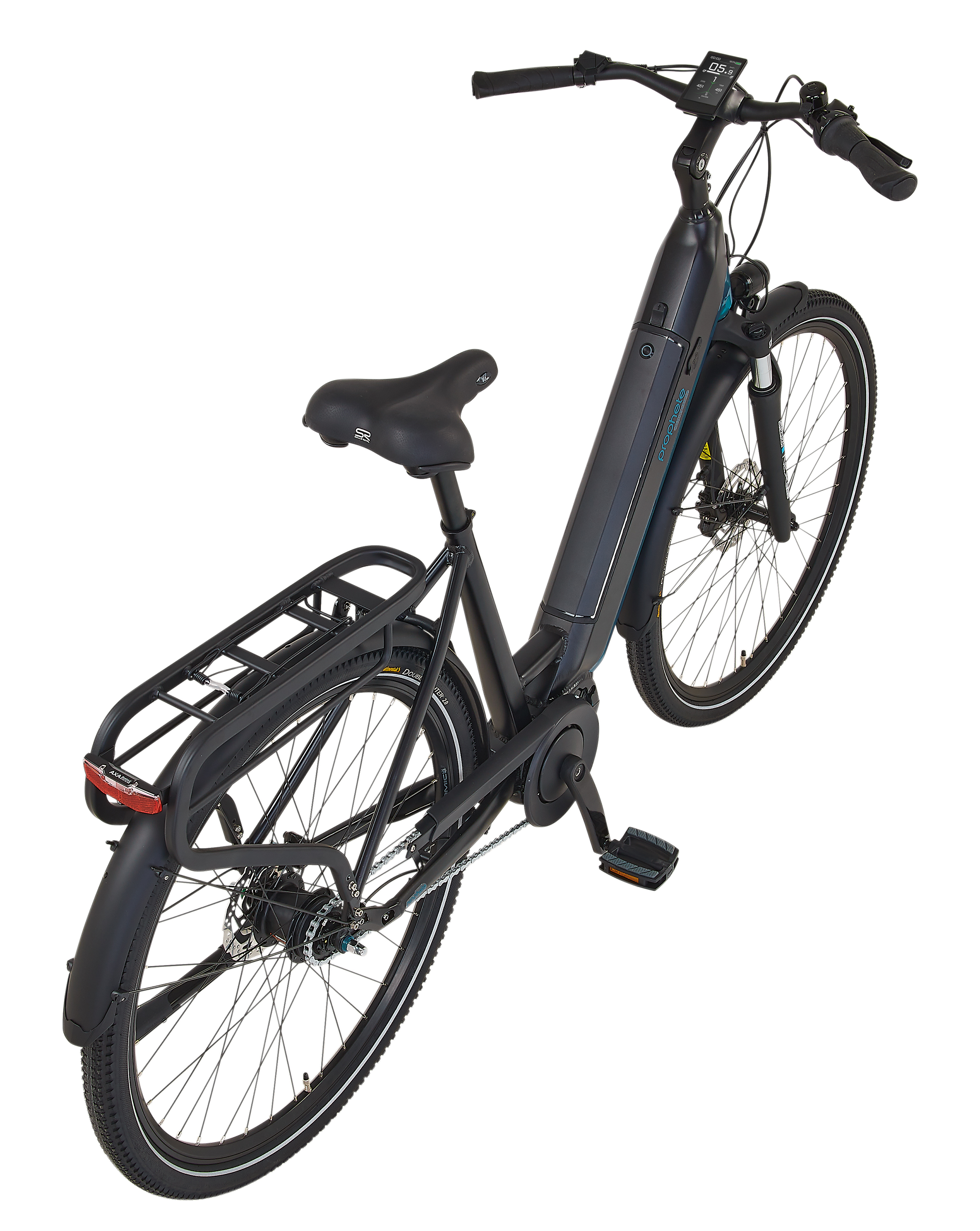 Ein schwarzes und blaugrünes E-Bike, schräge Ansicht, mit Gepäckträger, Sitz und Digitalanzeige am Lenker.