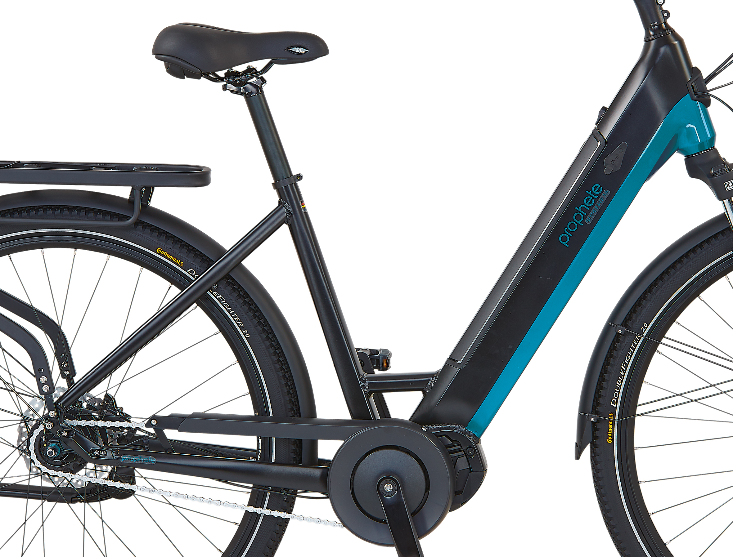 Seitenansicht eines schwarzen und blaugrünen E-Bikes, das das 'Prophete'-Logo, den Gepäckträger und das Rahmendesign zeigt.