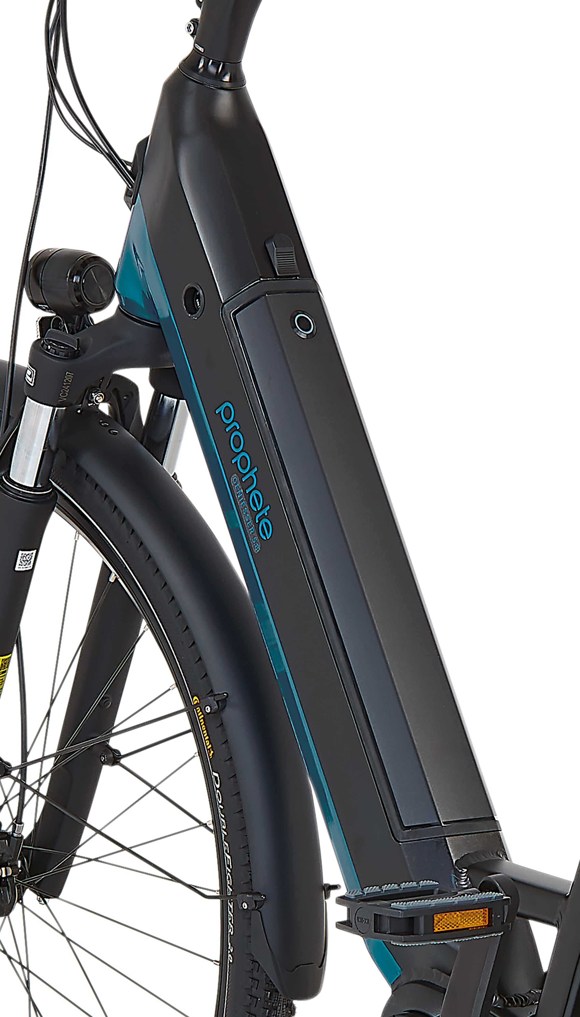 Nahaufnahme von Batteriefach und Frontlicht eines schwarzen und blaugrünen E-Bikes vor weißem Hintergrund. 'Prophete'-Logo sichtbar.