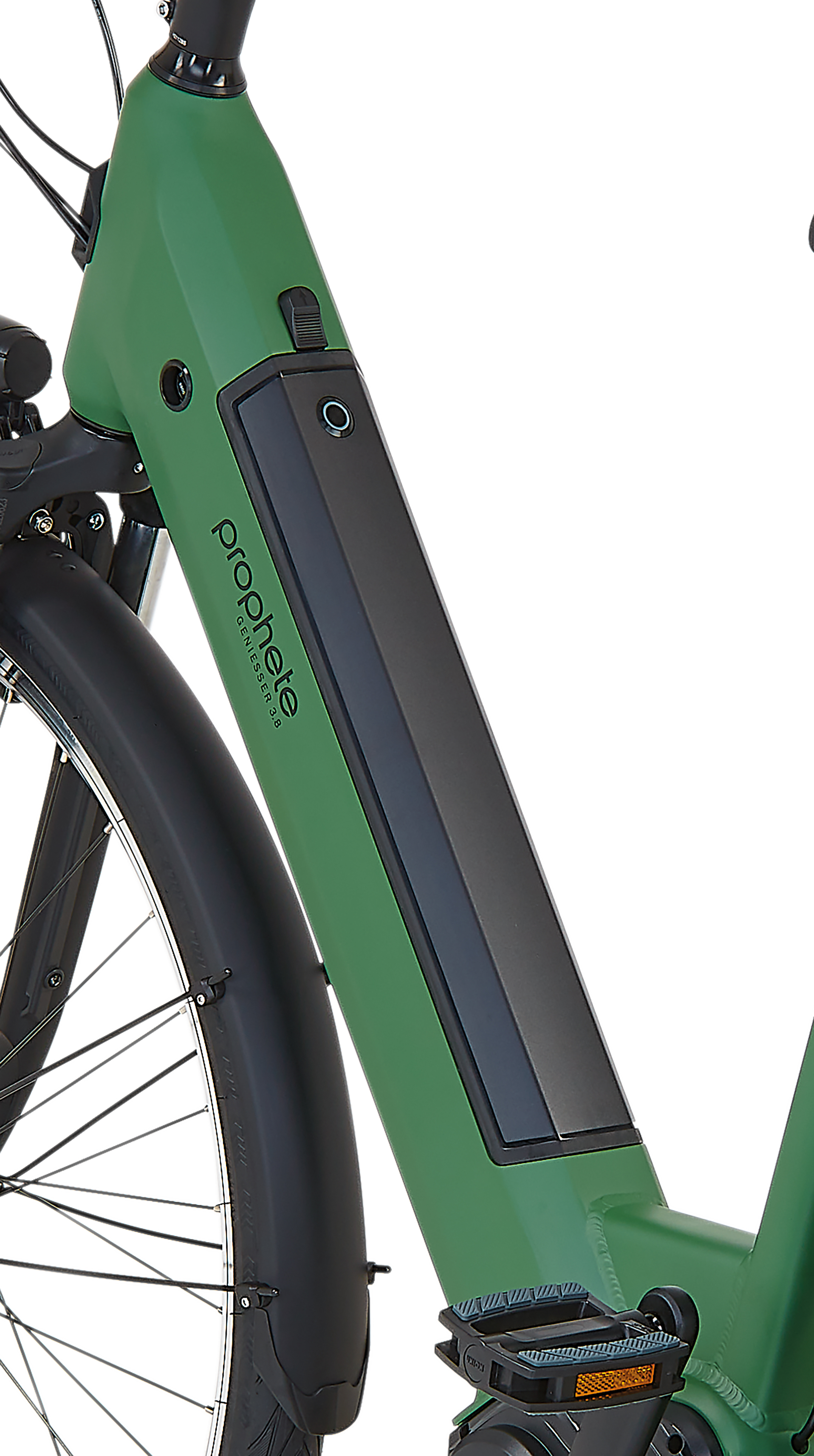 Nahaufnahme des Rahmens und des Akkus eines grünen Prophete E-Bikes auf Weiß.